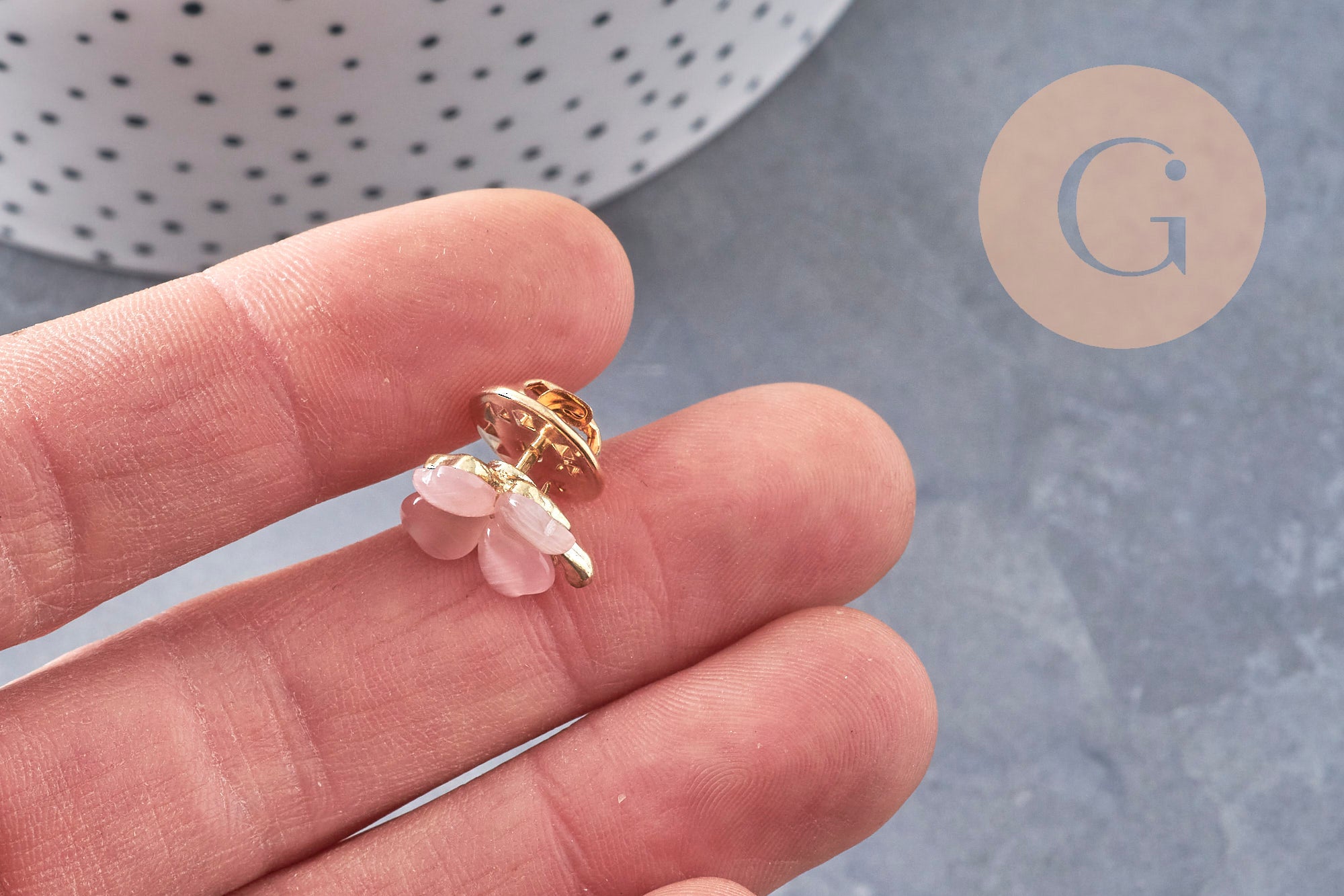 Gingerlily Broche G10991 trèfle doré verre rose x1