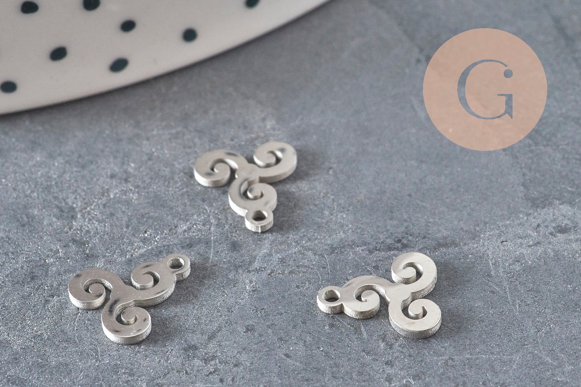 Gingerlily Pendentifs pendentif triskel acier platine 10mm x1