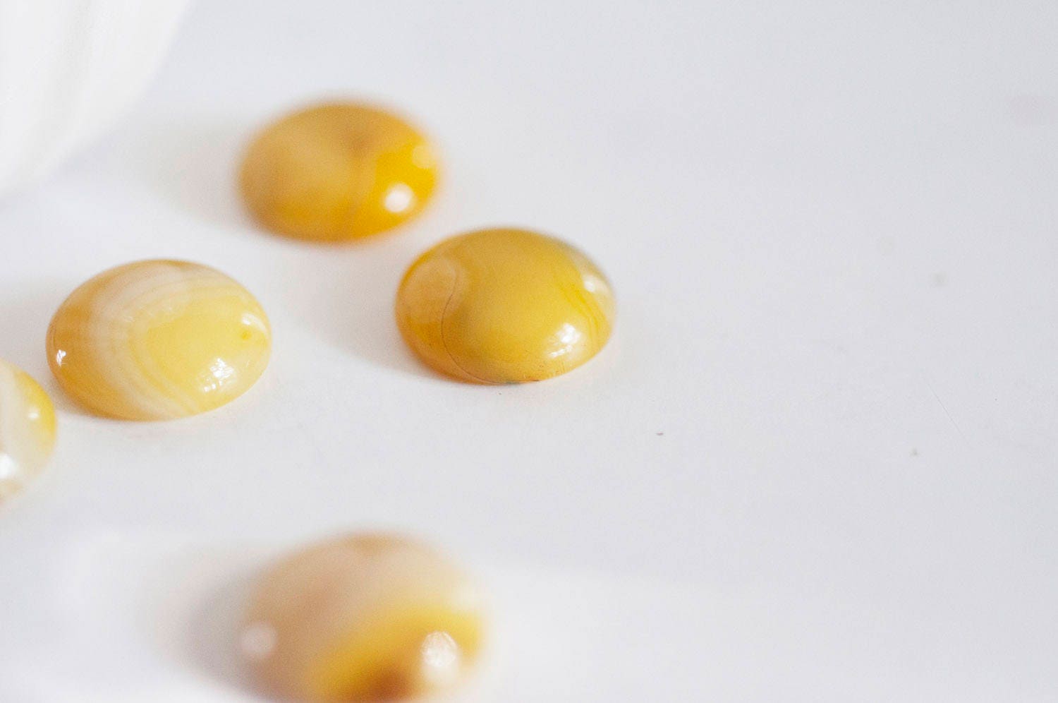 Gingerlily Agate cabochon rond jaune 14mm unité