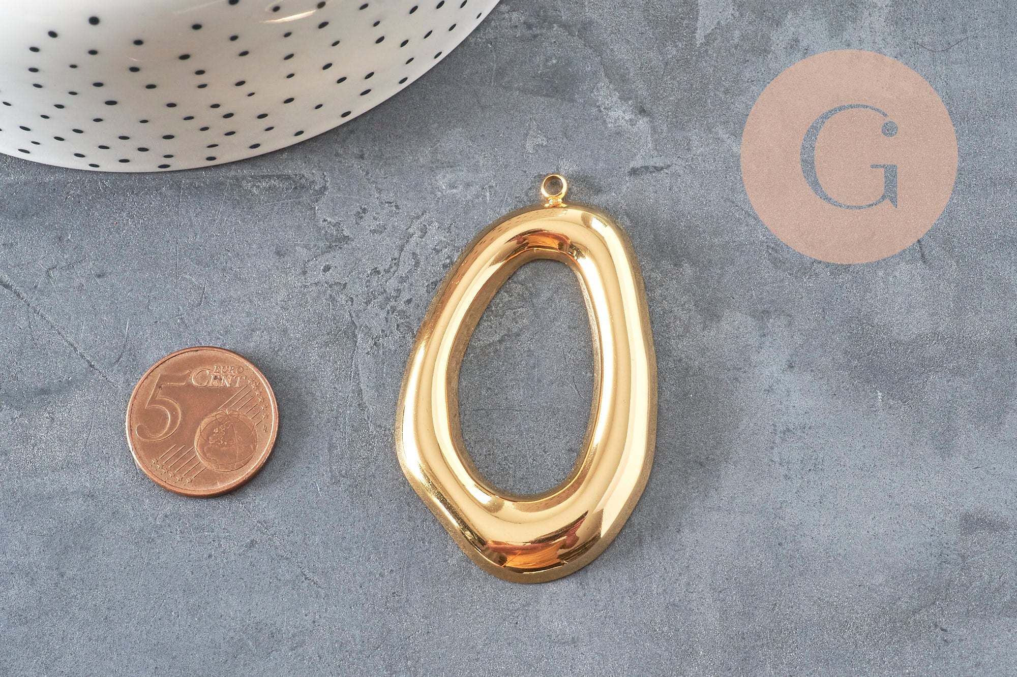 Gingerlily Pendentif ovale ajouré acier doré 58mm