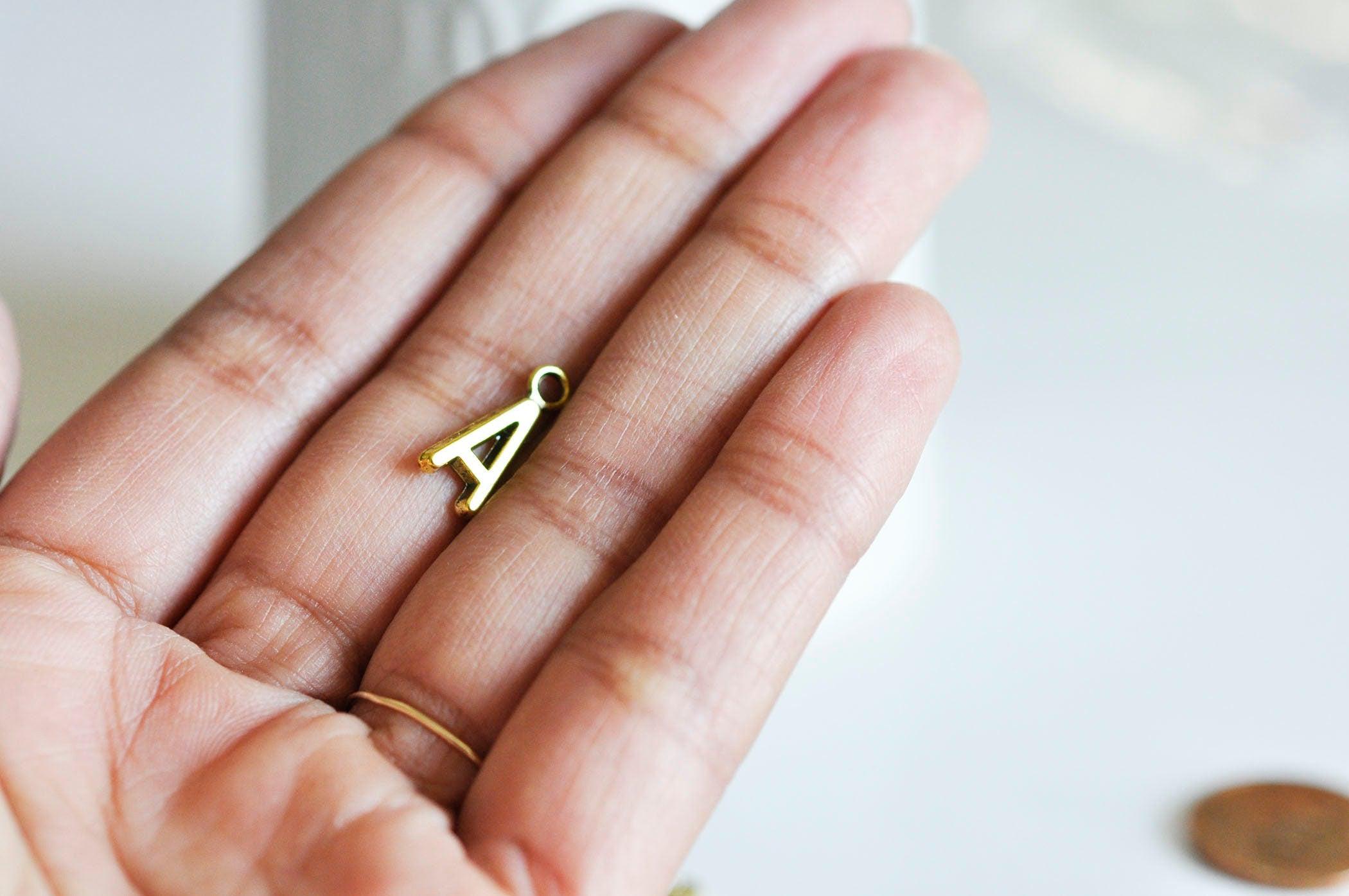 Gingerlily Pendentifs lettre A doré 16mm lot 10