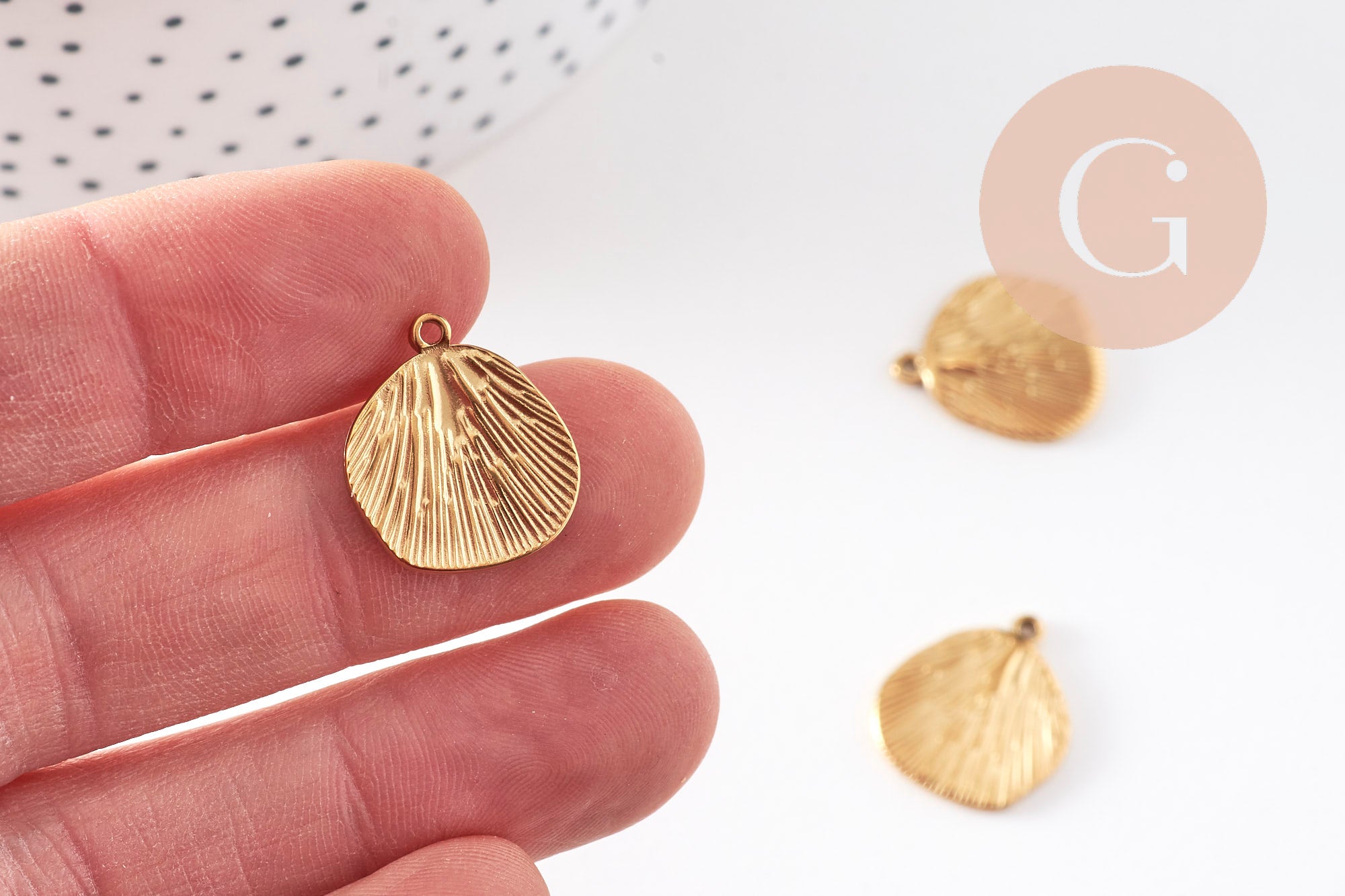 Gingerlily Pendentif coquillage feuille acier doré 18mm x1