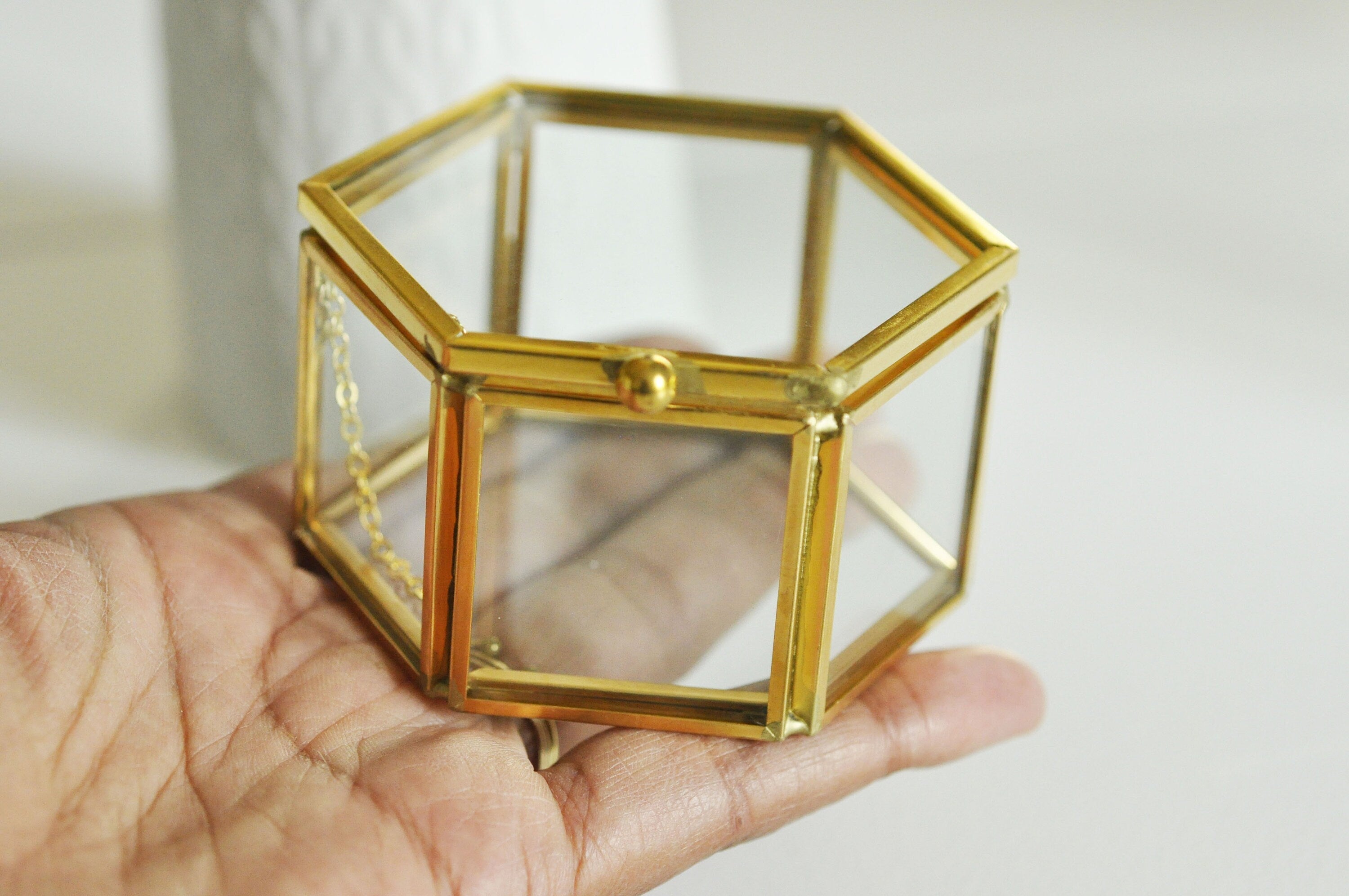 Gingerlily G926 boîte à bijoux verre laiton hexagone 7,5cm