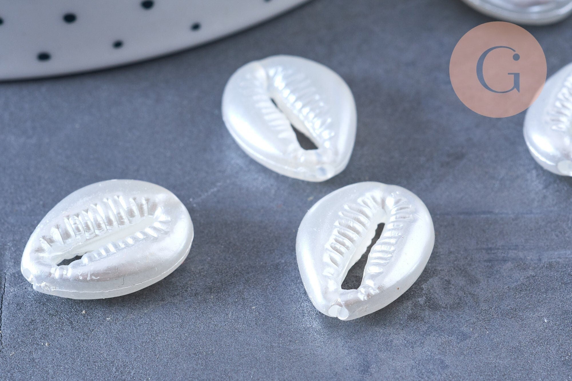 Gingerlily perles cauri plastique blanc nacré 18mm x10