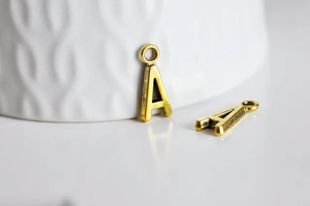 Gingerlily Pendentifs lettre A doré 16mm lot 10