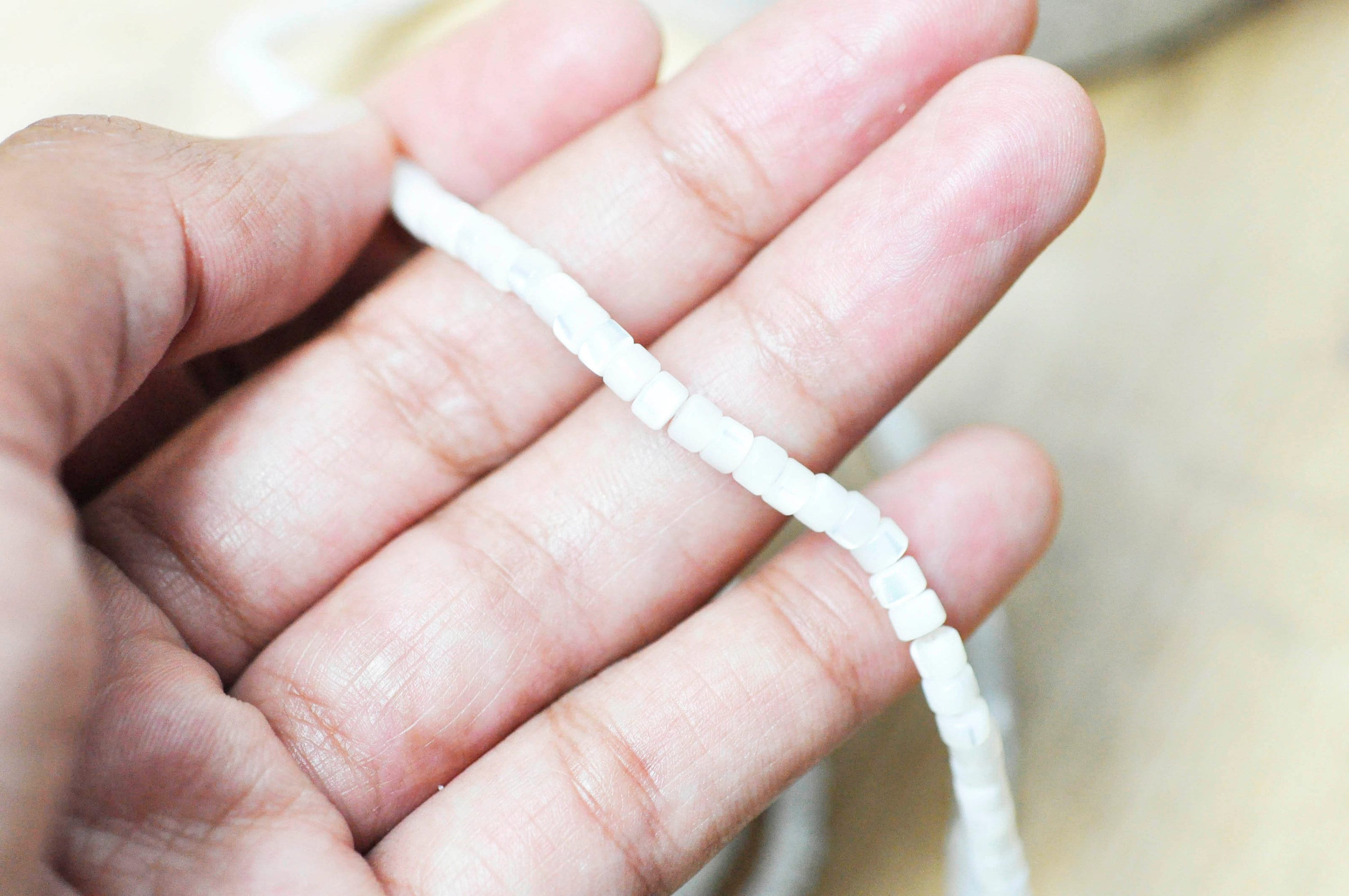Gingerlily Perles G4139 perles heishi nacre blanche 65 perles