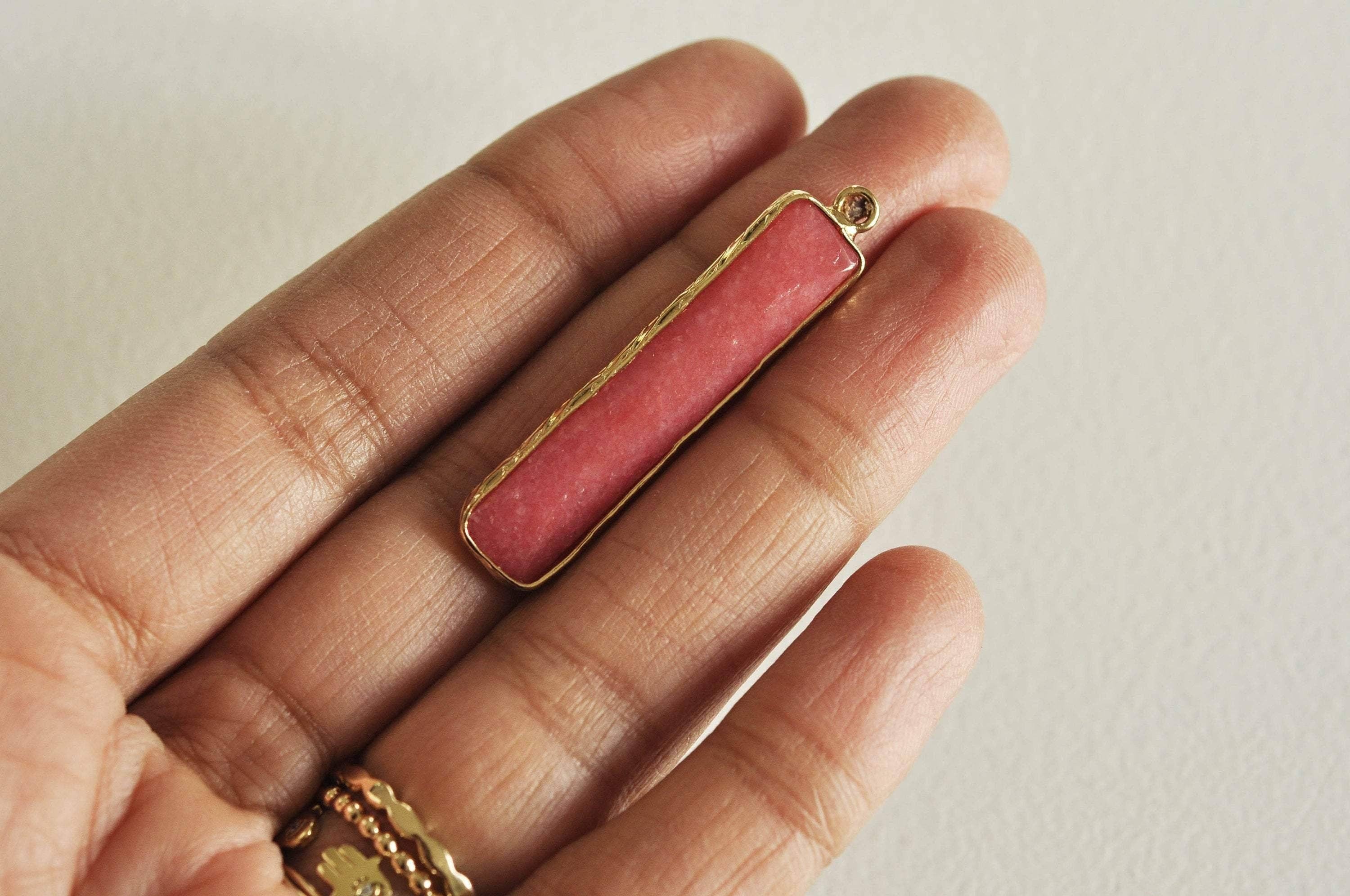 Gingerlily pendentif rectangle jade rouge facetté doré