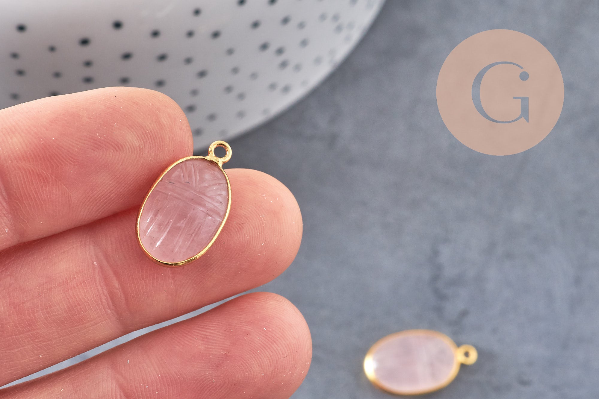 Gingerlily pendentif scarabée G10853 quartz rose 20mm doré