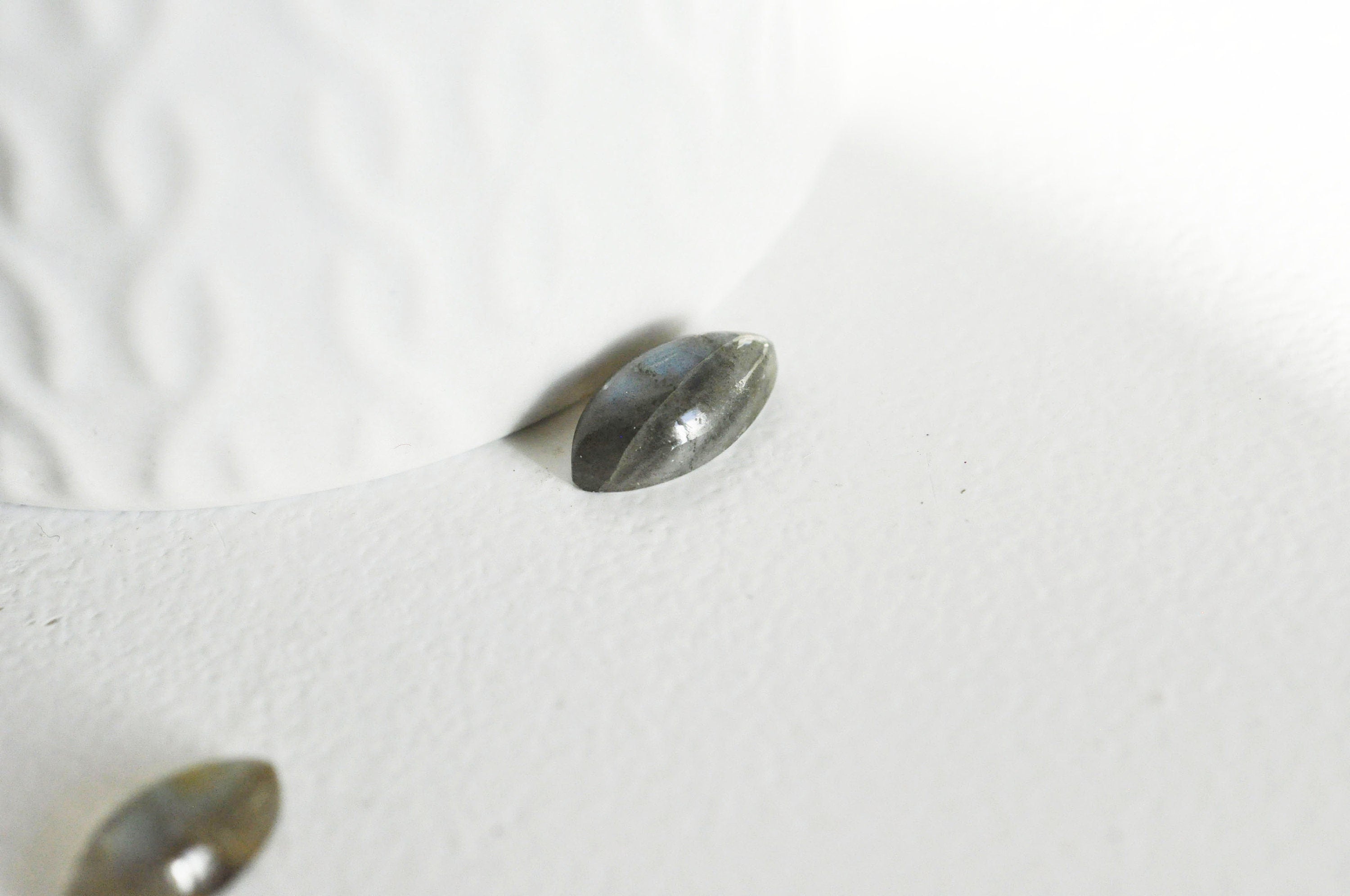 Gingerlily Cabochons G3042 cabochon labradorite navette 14x7mm