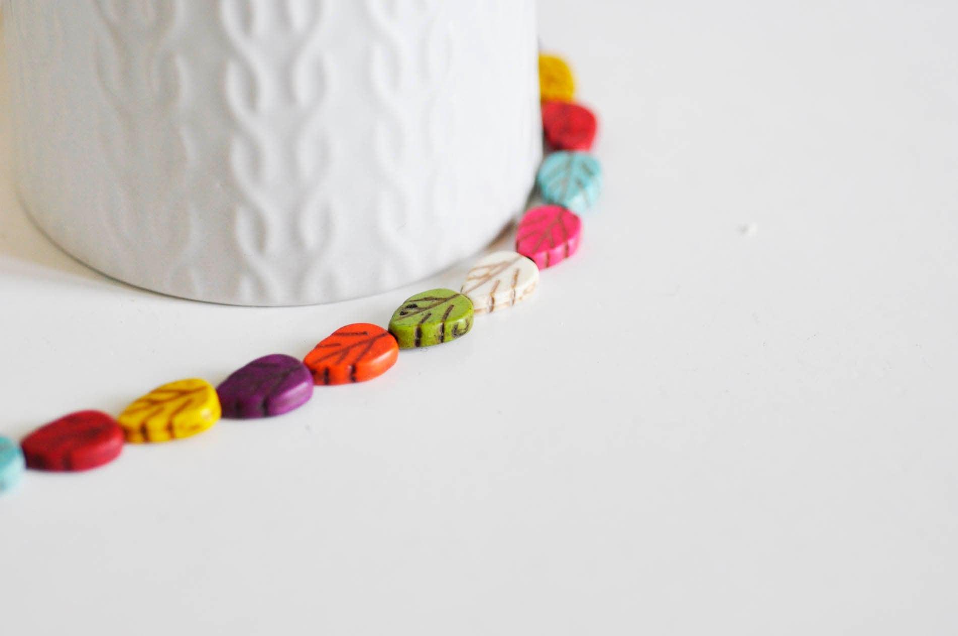 Gingerlily G1147 perles feuilles howlite multicolore 13mm x10