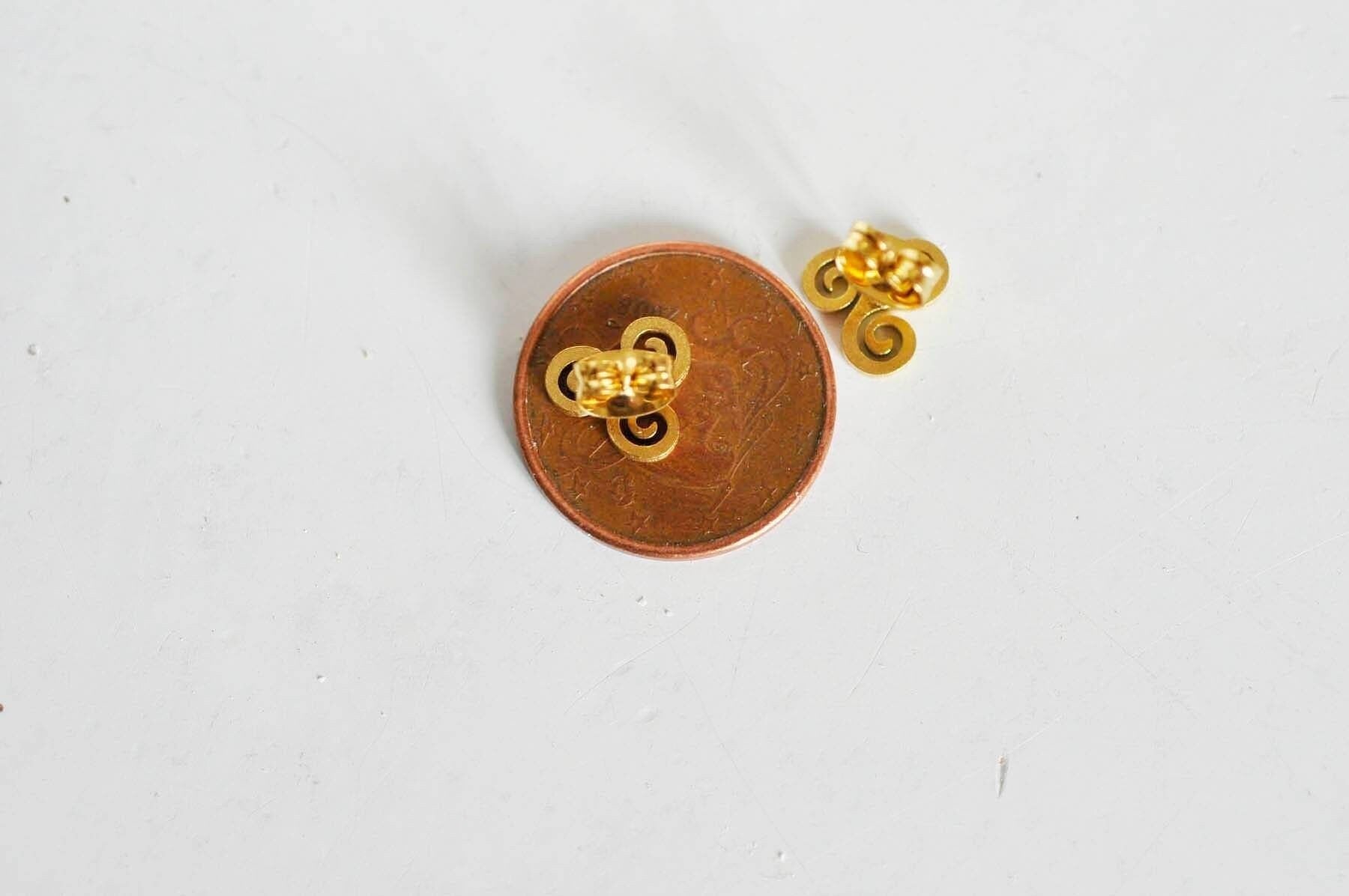 Gingerlily triskel G1719 boucles puces doré 9mm la paire sans nickel