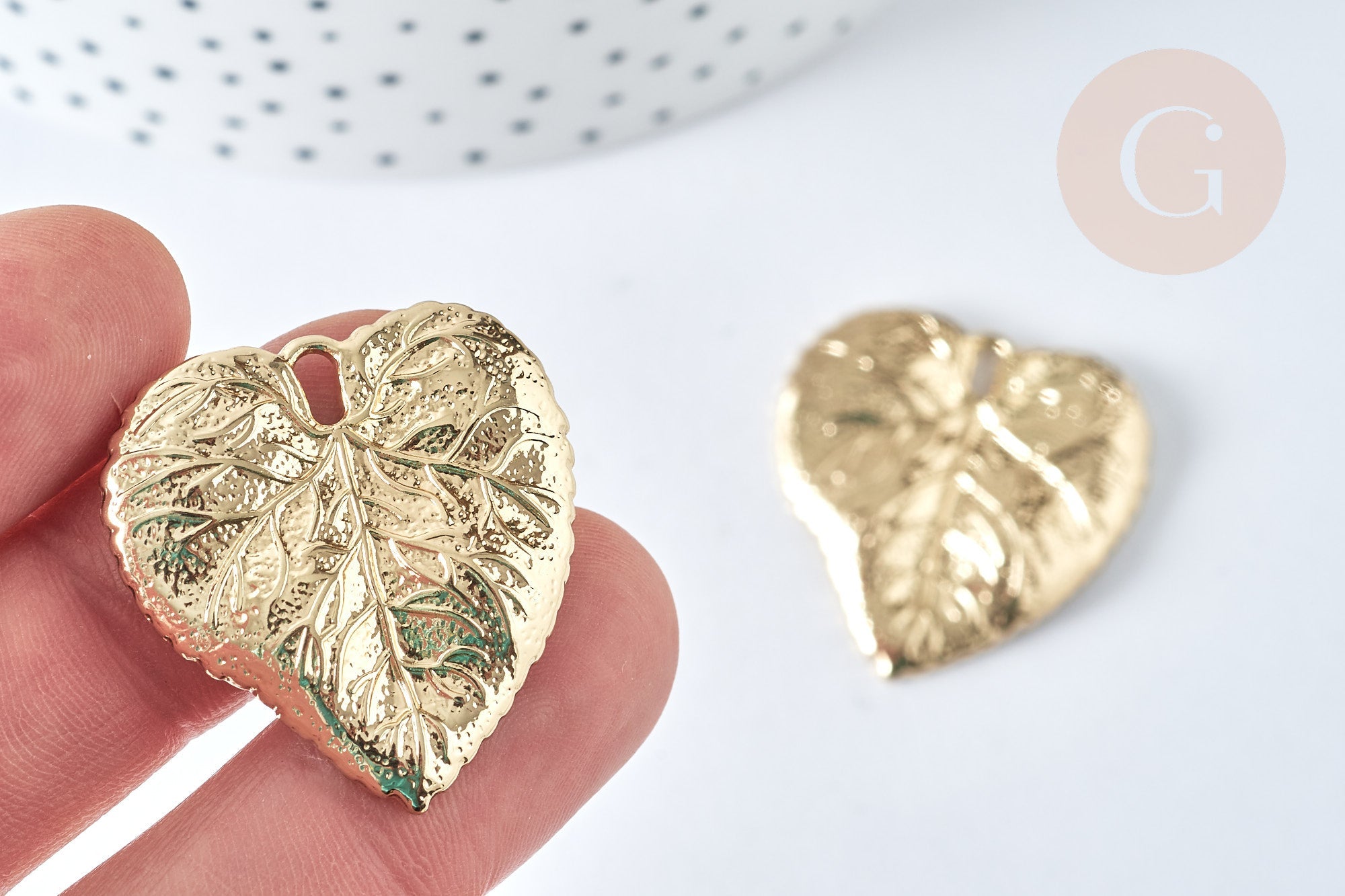 Gingerlily Pendentif feuille zamac doré clair 31mm x1