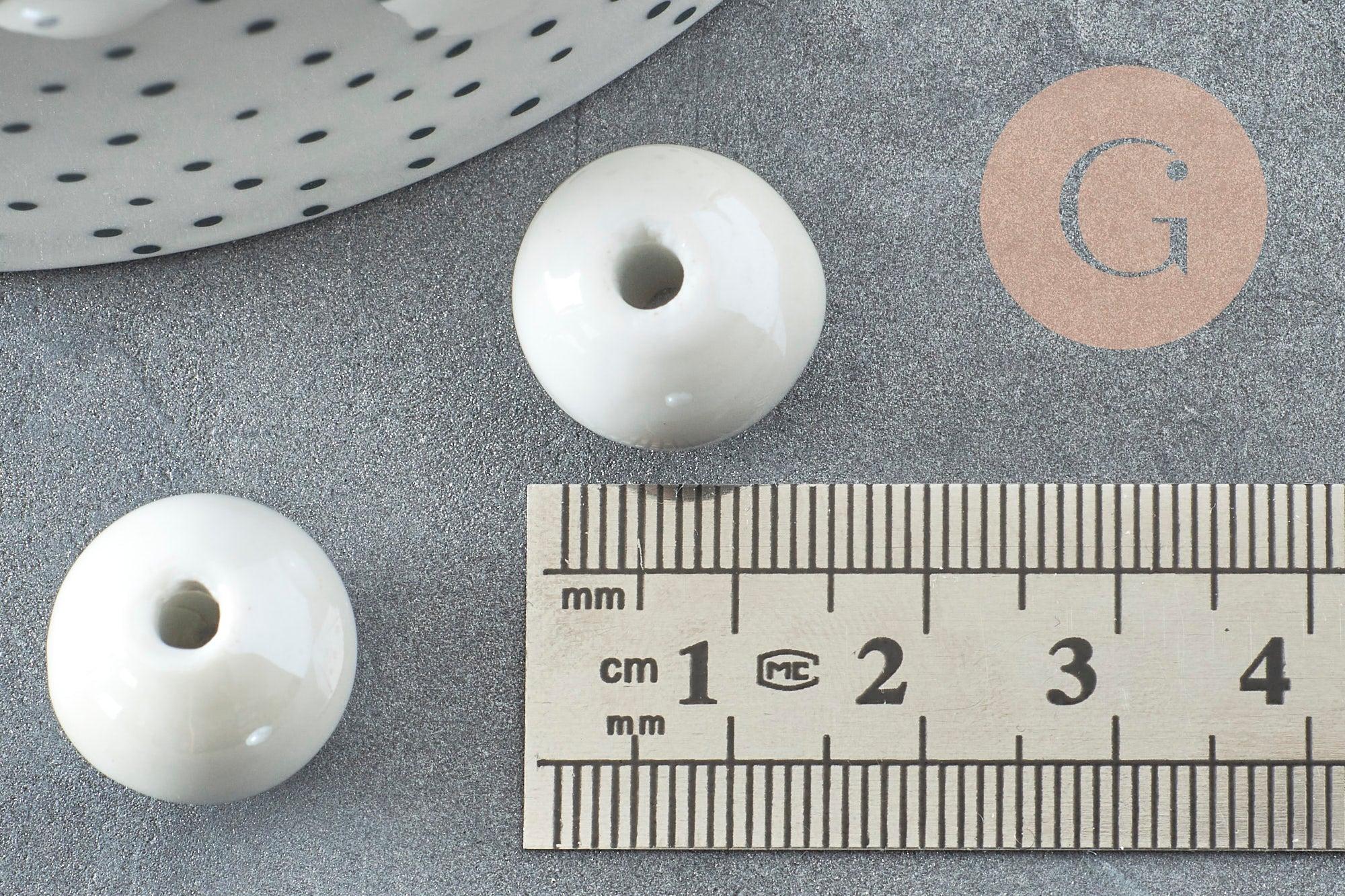 Gingerlily Perles rondes porcelaine émaillée gris clair 16mm x10