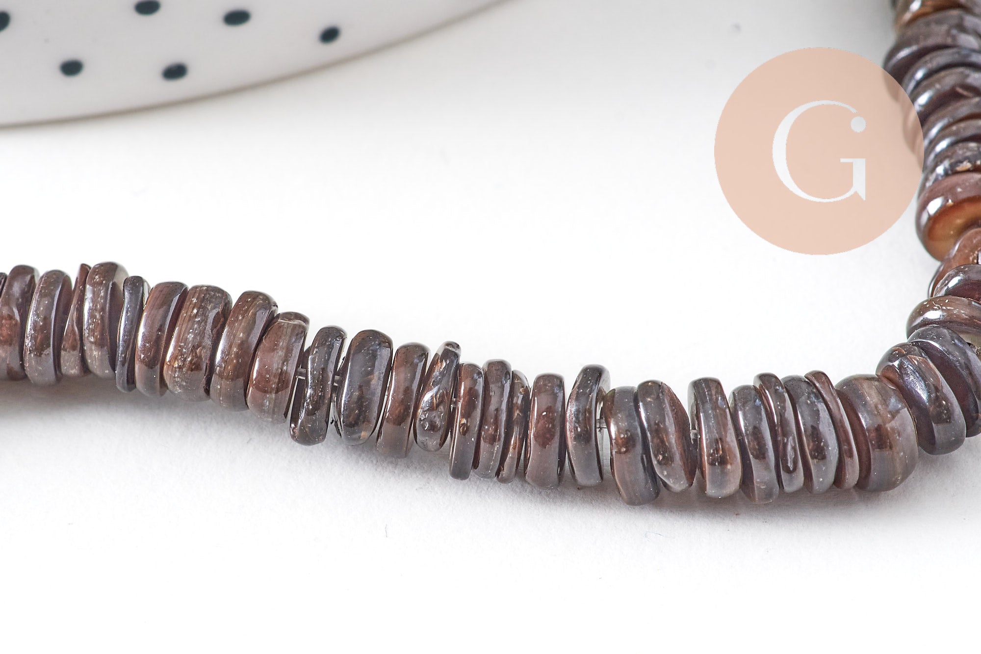 Gingerlily Perles heishi coquillage marron 6mm fil 41cm