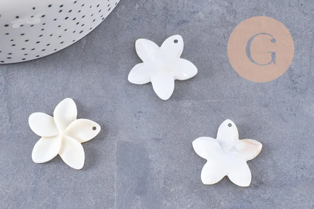 Gingerlily Perles pendentif fleur nacre blanche 32mm x2