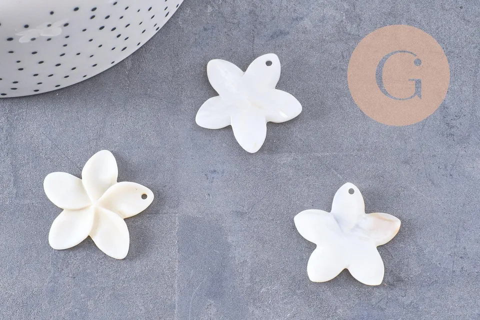 Gingerlily Perles pendentif fleur nacre blanche 32mm x2