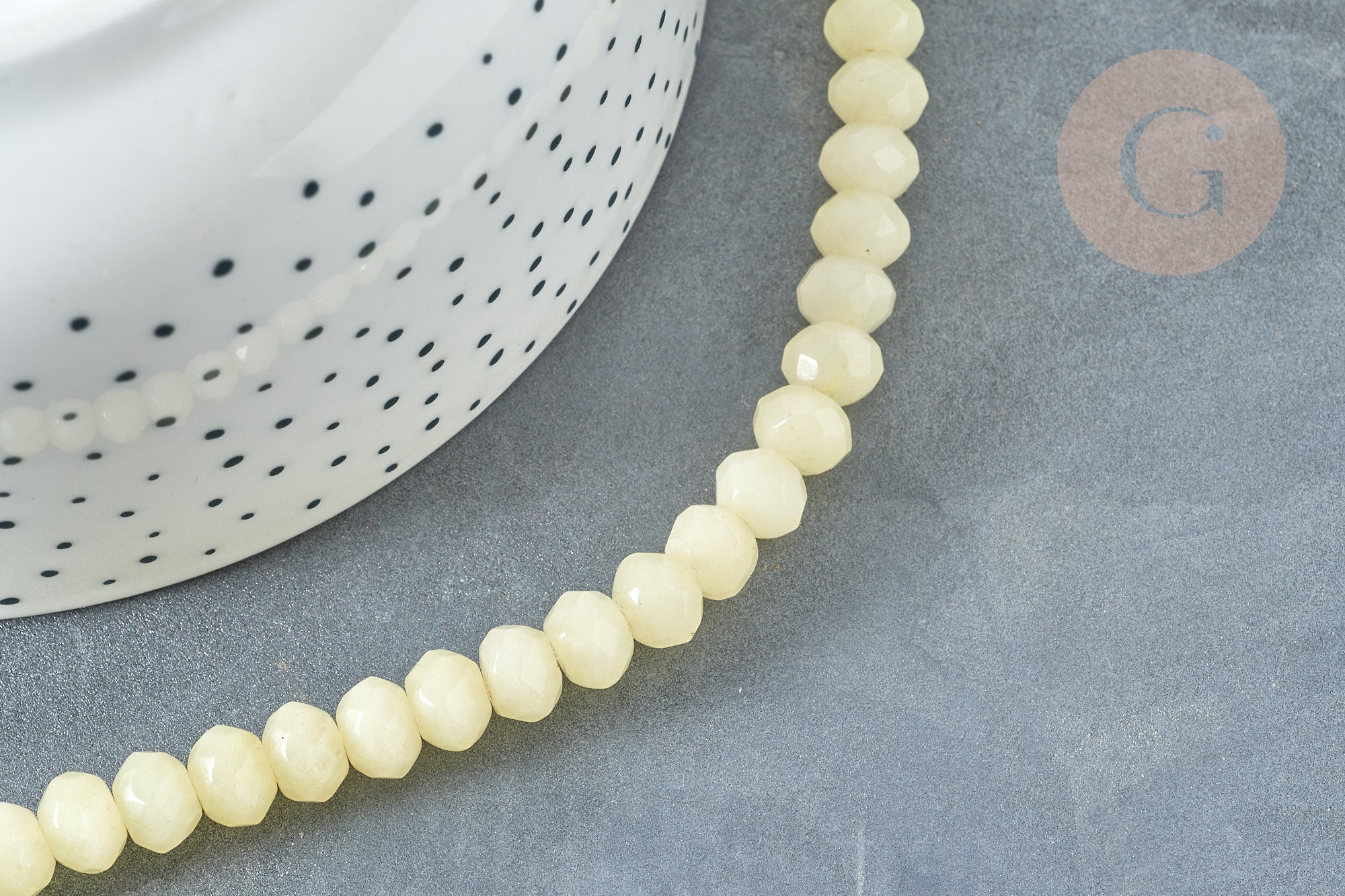 Gingerlily perles jade jaune clair 8x6mm fil 40cm