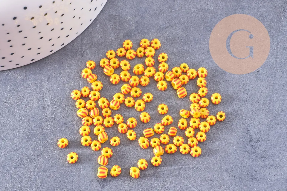 Gingerlily Perles rocaille verre rayé jaune rouge 3x4.5mm 10g