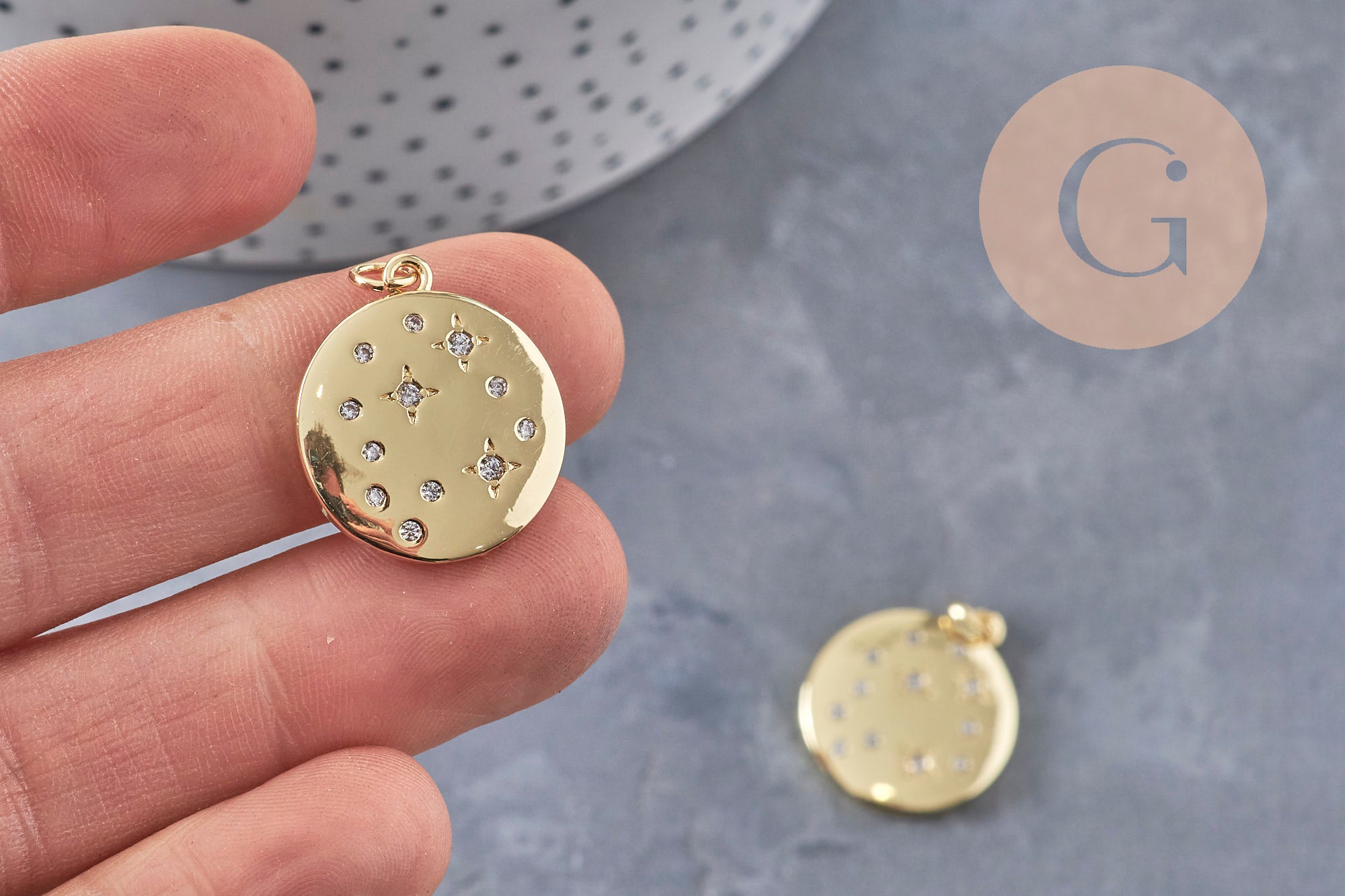 Gingerlily Pendentif rond laiton doré 18K zircons G10976 23mm x1