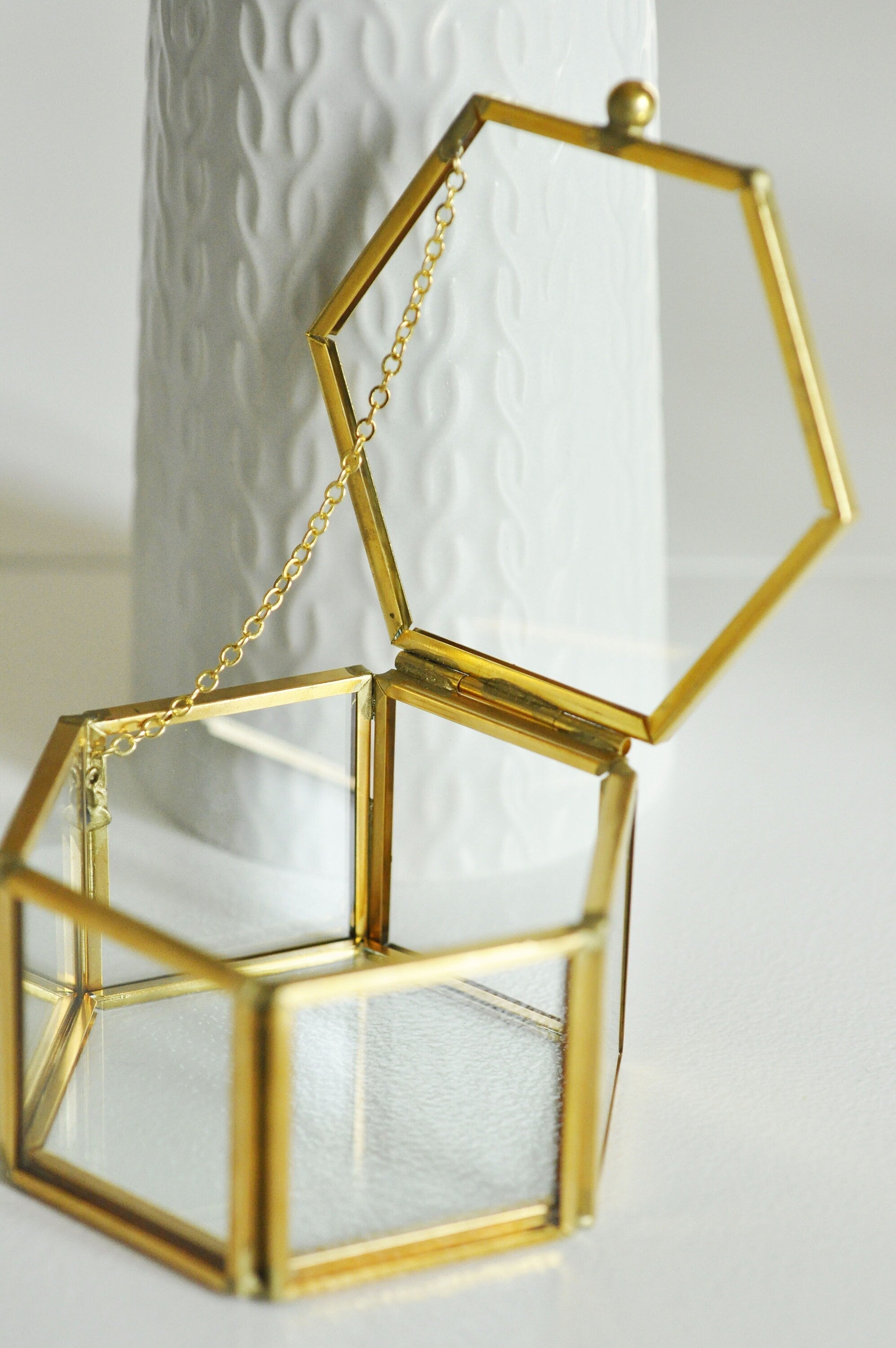 Gingerlily G926 boîte à bijoux verre laiton hexagone 7,5cm