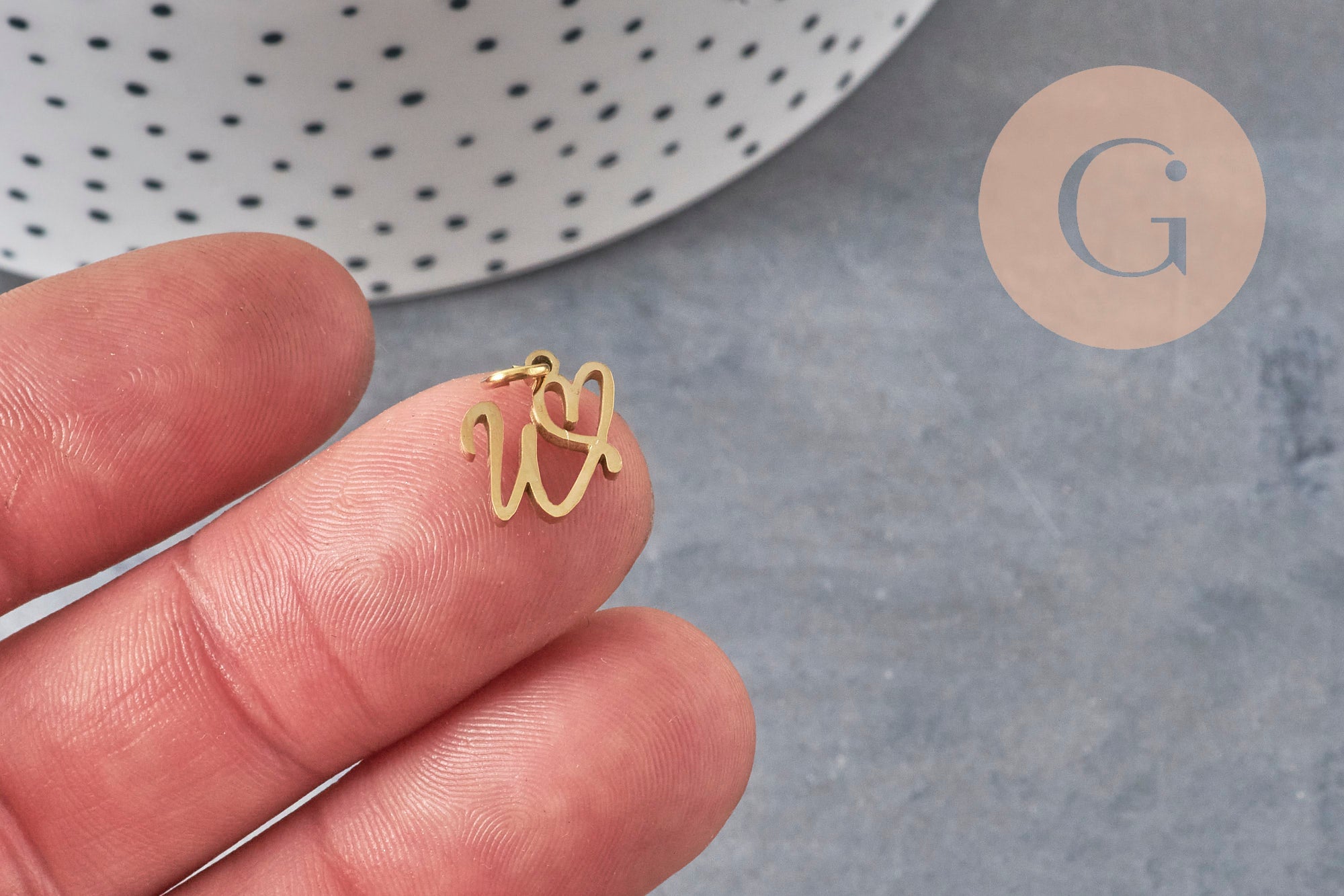 Gingerlily pendentif lettre initiale dorée 12.5mm acier G11372