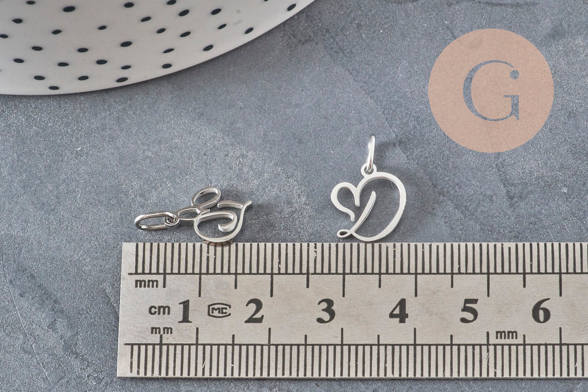 Gingerlily Pendentifs DIY Initiale G11373 breloque platine 12,5mm x1