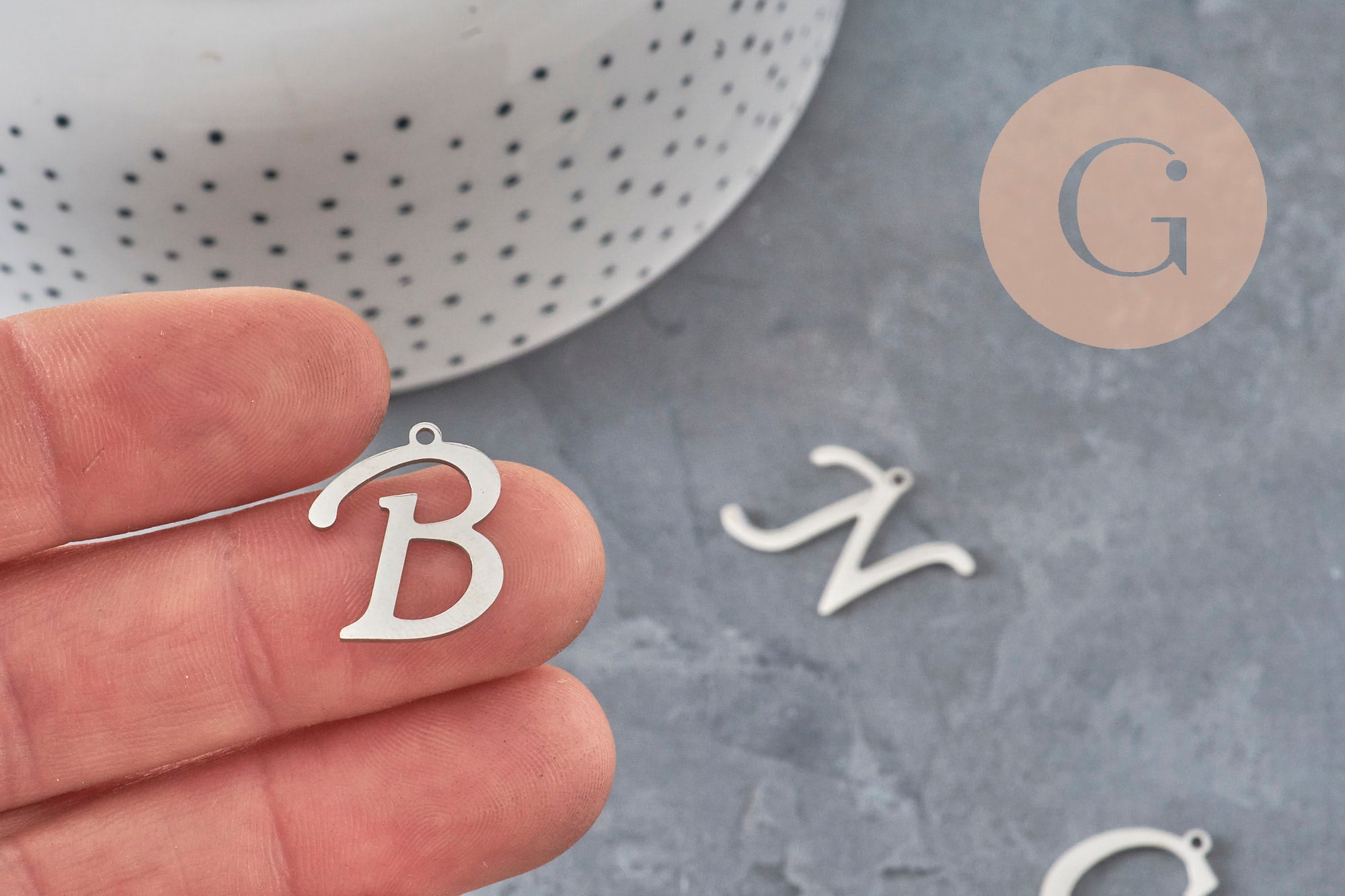 Gingerlily Pendentifs Lettre Initiale Acier Platine 20.5mm