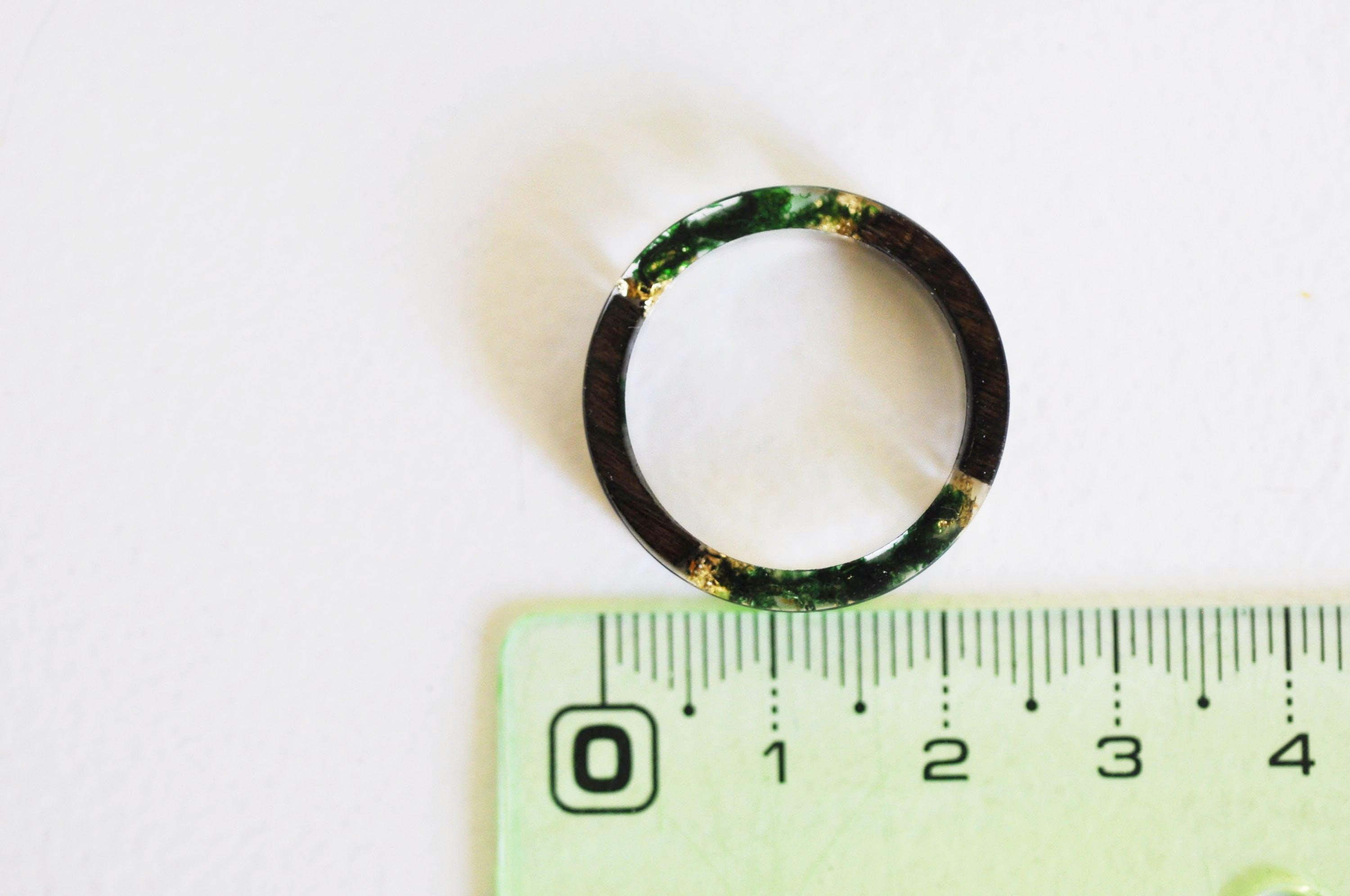 Gingerlily Perles Bague ébène résine 19mm x1 feuille or