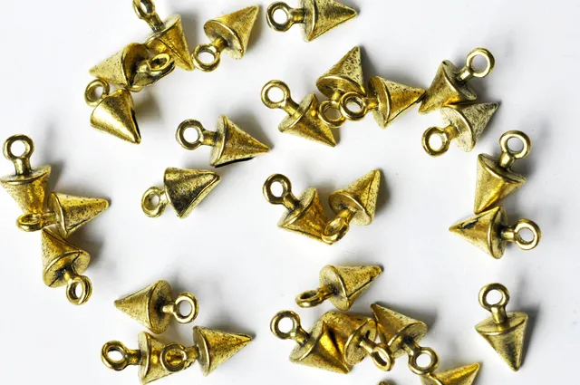 Gingerlily Pendentif pointe spike doré vieilli 13mm x10 rock