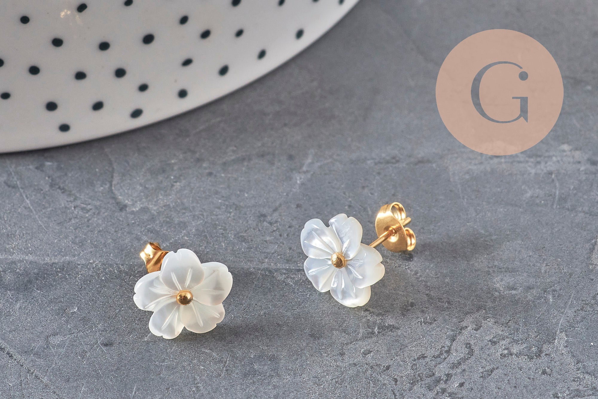 Gingerlily G11305 boucles puces fleur nacre acier doré PVD x1