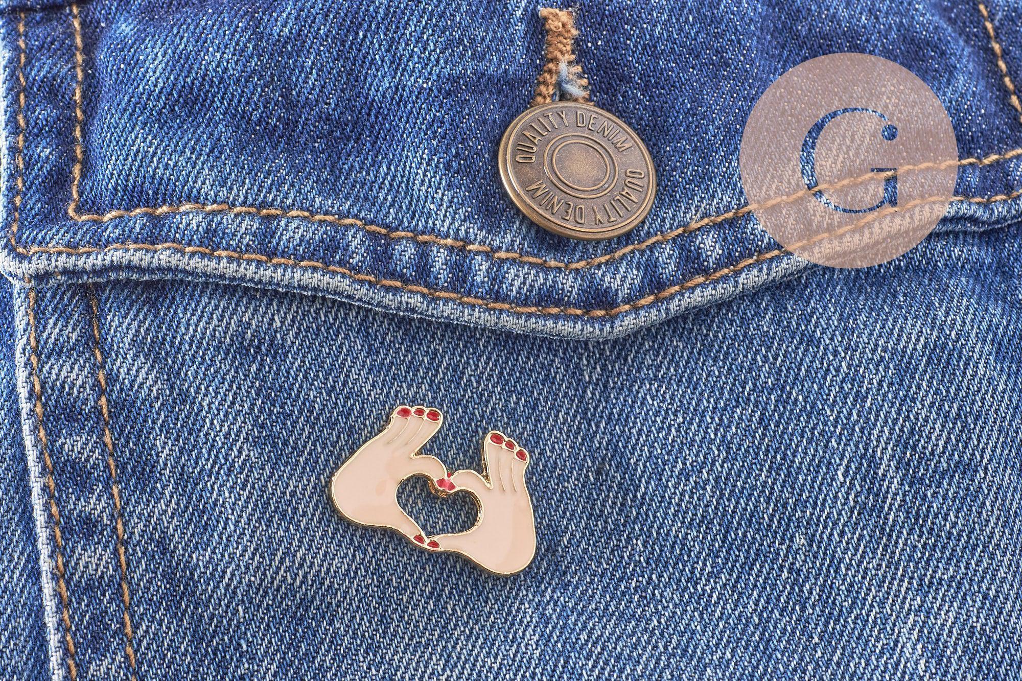 Gingerlily Broche pin's mains coeur doré émaillé 15mm x1