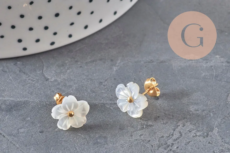 Gingerlily G11305 boucles puces fleur nacre acier doré PVD x1