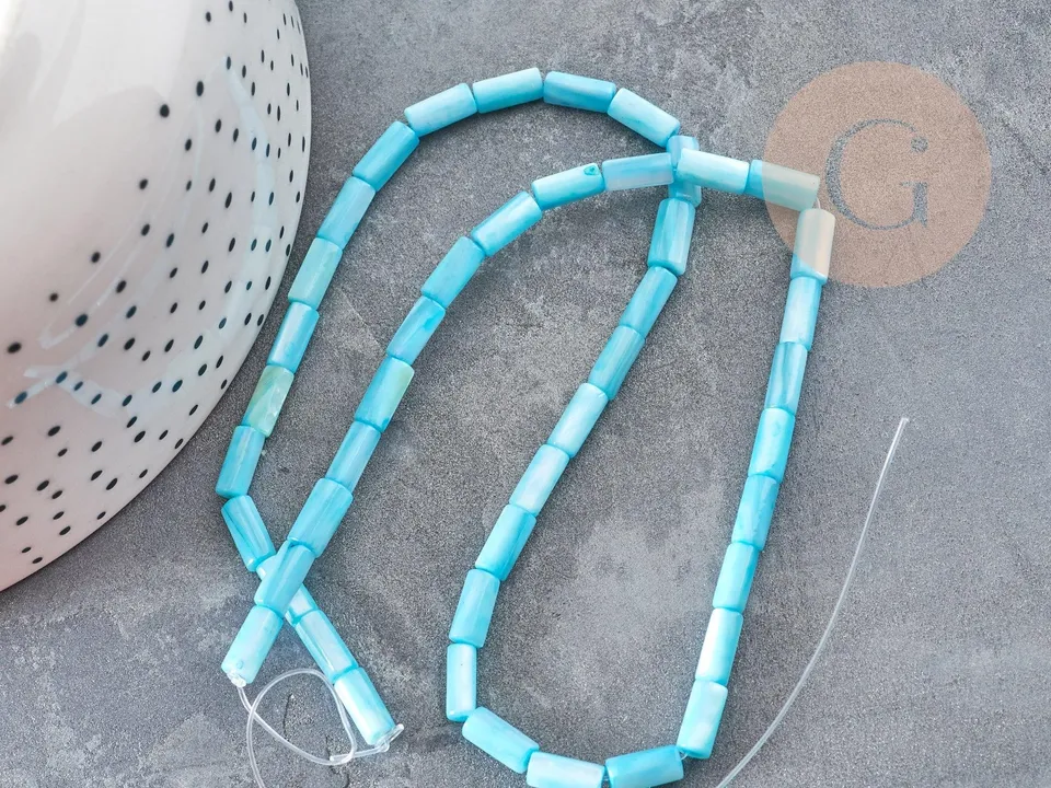 Gingerlily perles tube nacre bleue 8x4mm fil 38cm