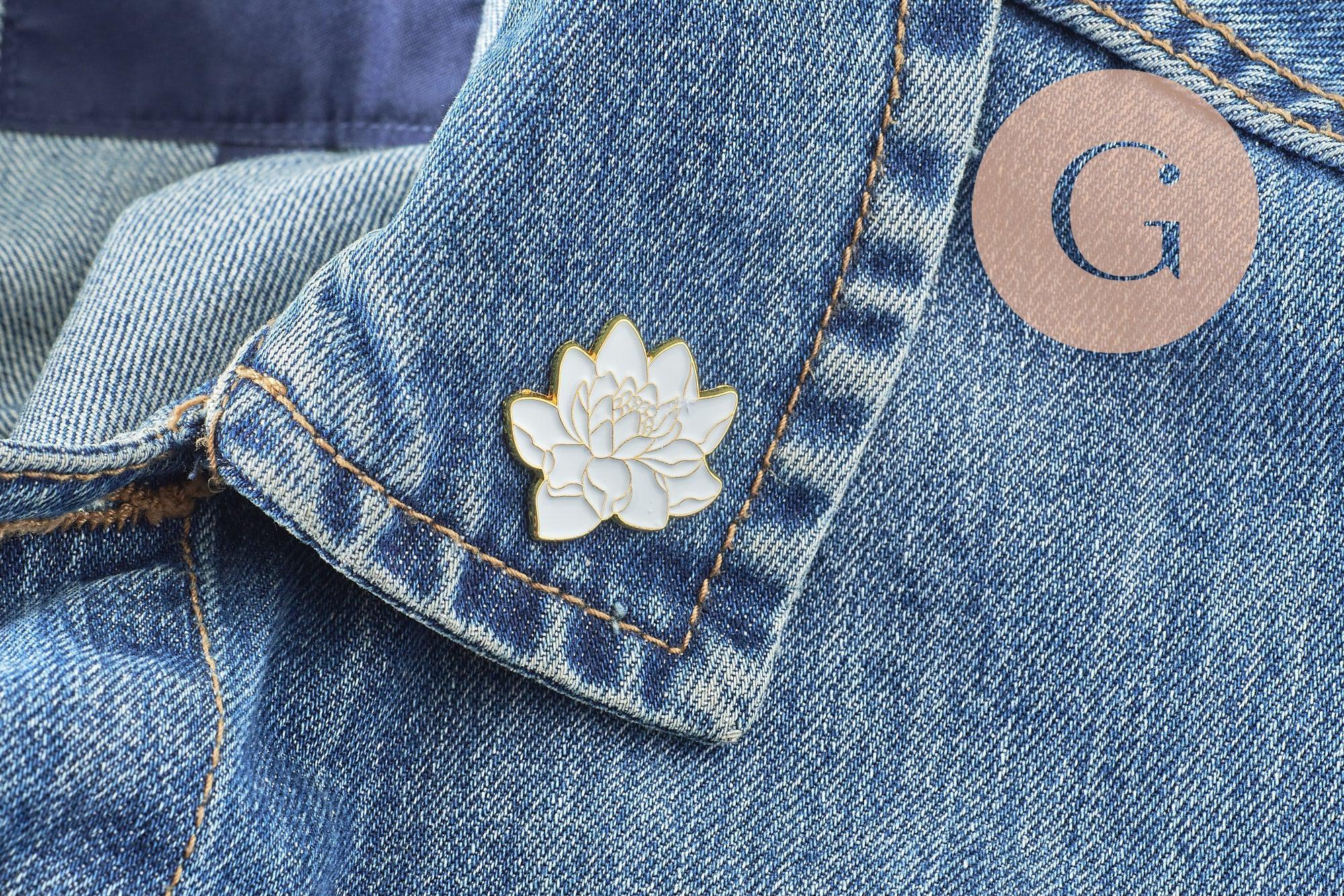 Gingerlily Broches G9744 pins lotus blanc doré 25 mm