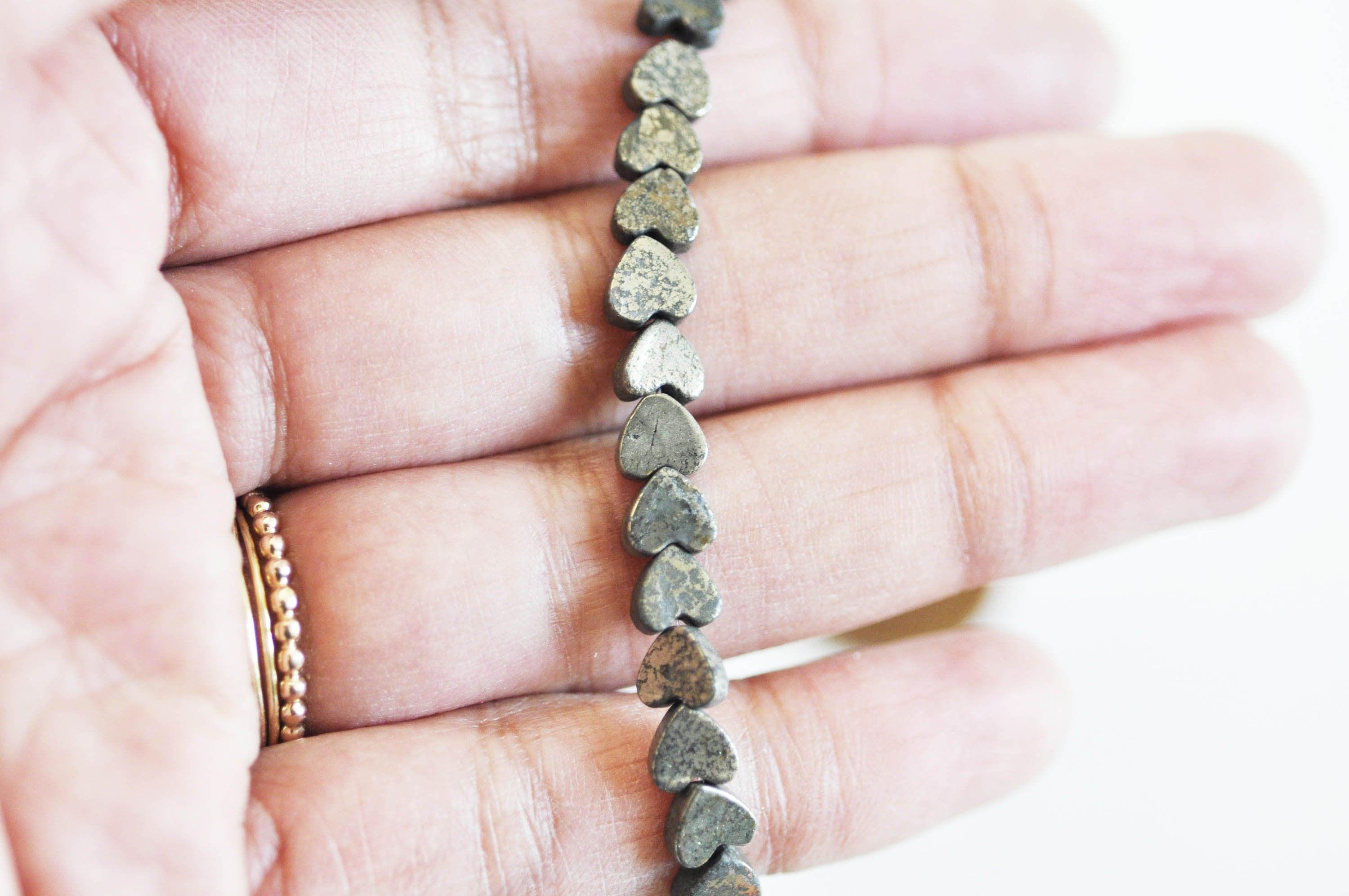 Gingerlily Perles pyrite cœur 6mm fil 70 perles G3408