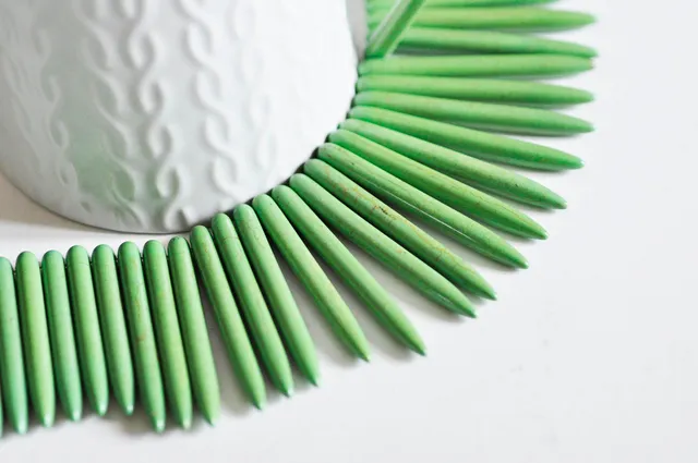 Gingerlily Howlite G1560 perles pointe vertes 20-50mm fil 95