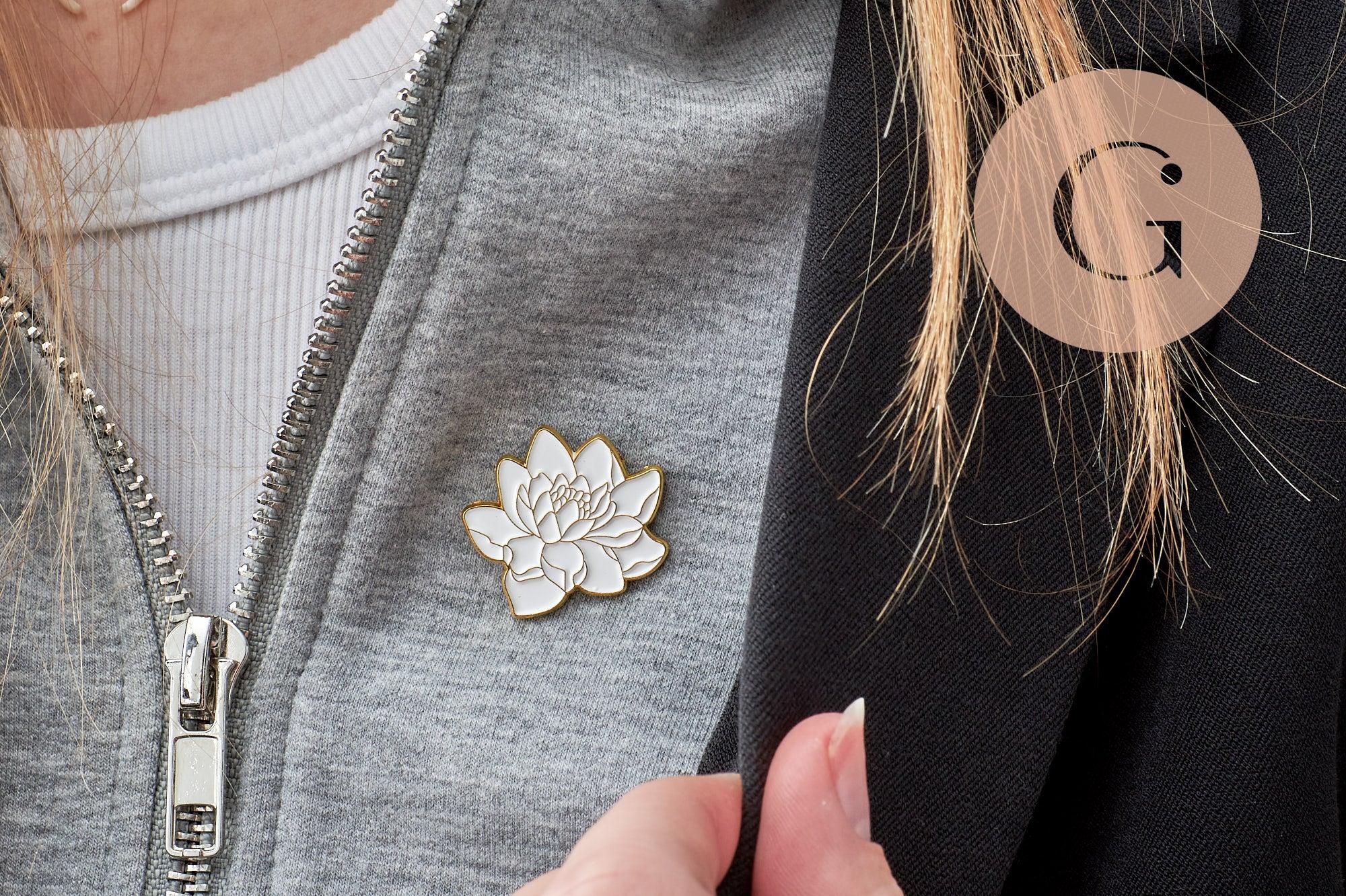 Gingerlily Broches G9744 pins lotus blanc doré 25 mm