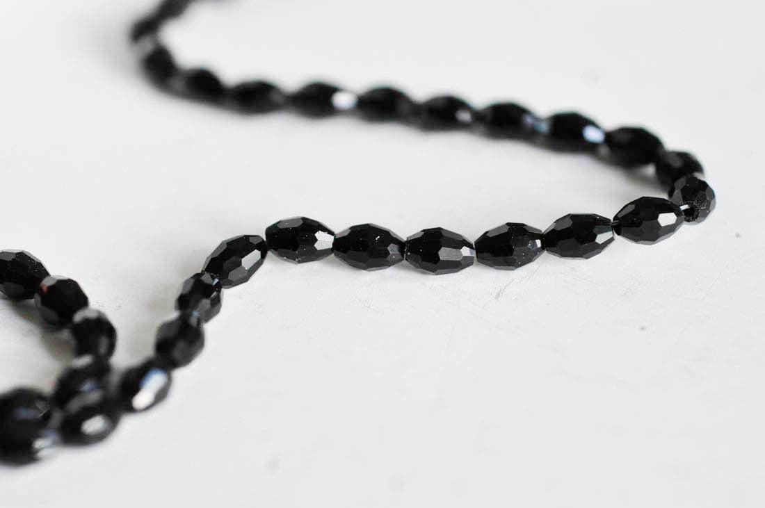 Gingerlily Perles verre noir grain de riz 6mm fil de 70