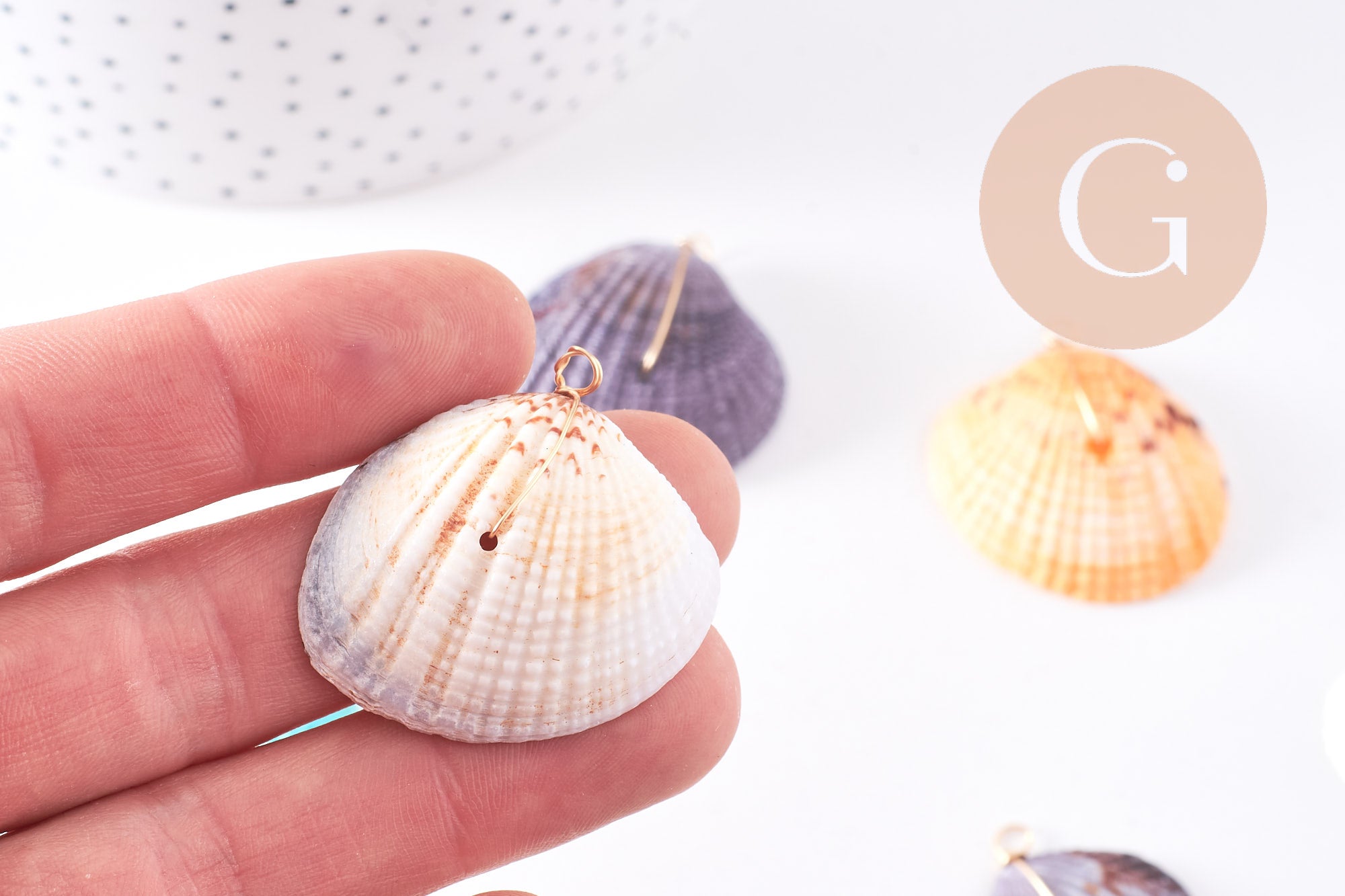 Gingerlily G10707 pendentif coquillage blanc fil cuivre 27-36 mm
