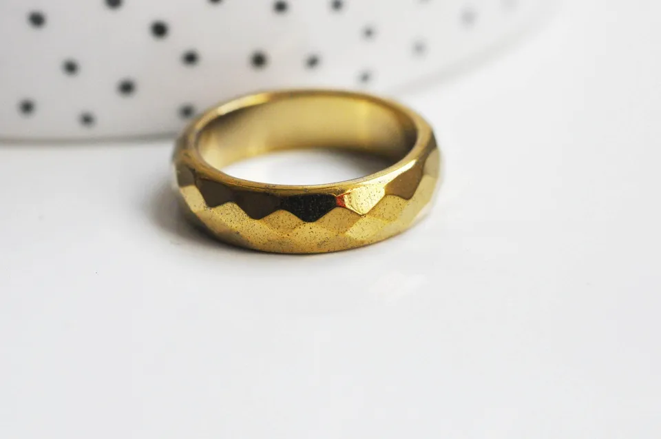 Gingerlily Bague hématite doré facetté 19mm x1