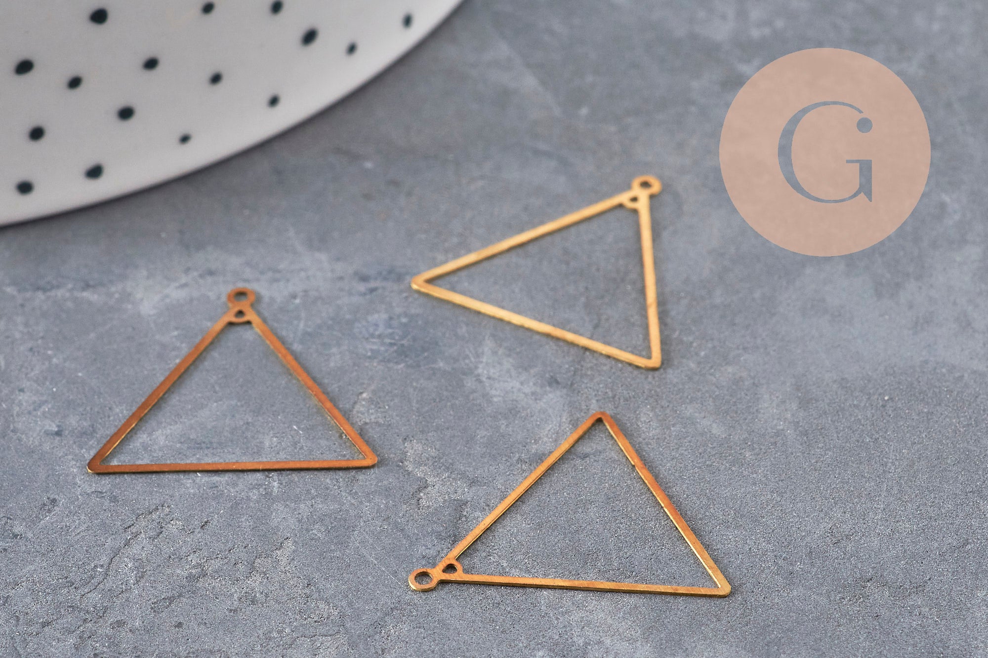 Gingerlily Pendentifs triangle évidé laiton brut 22mm x4
