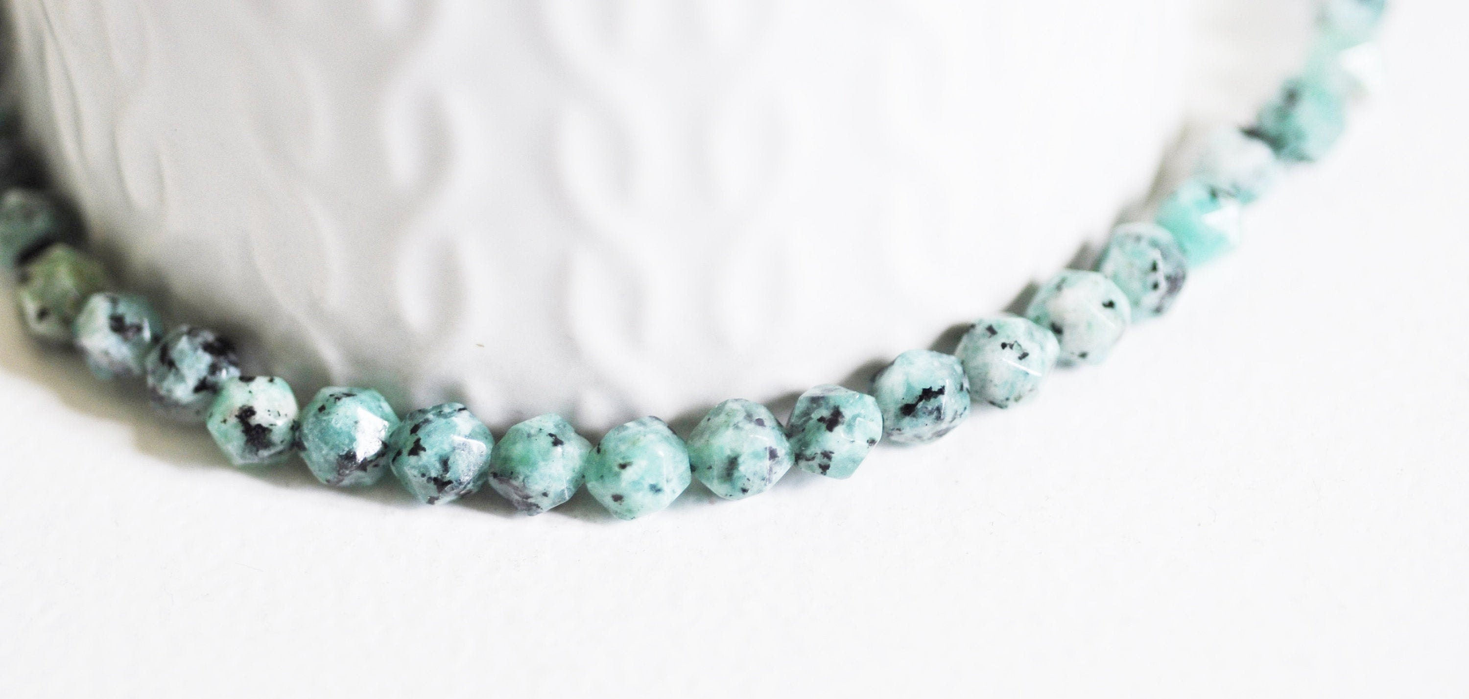 Gingerlily Perles jaspe sésame facettes 6mm fil 60 perles