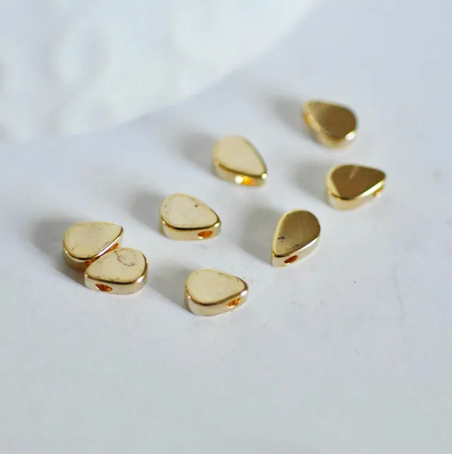 Gingerlily Perles goutte laiton doré 18k 6mm x30