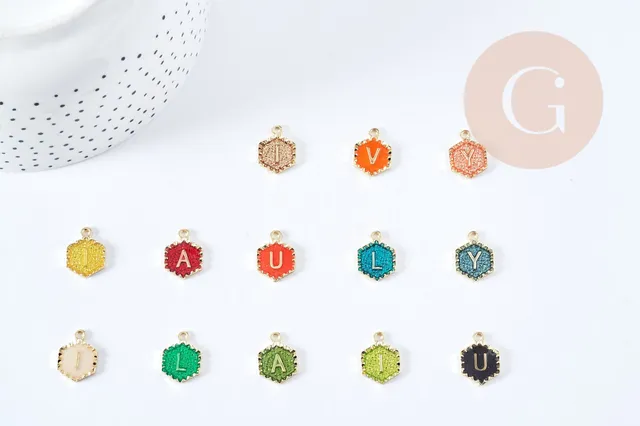 Gingerlily Pendentif hexagone lettre initiale doré x5