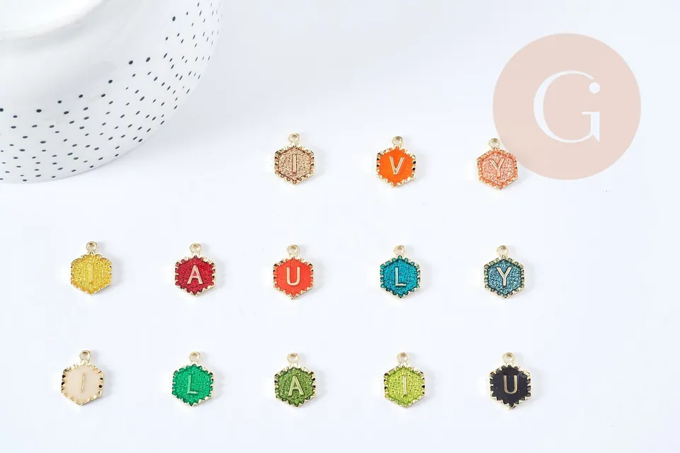 Gingerlily Pendentif hexagone lettre initiale doré x5