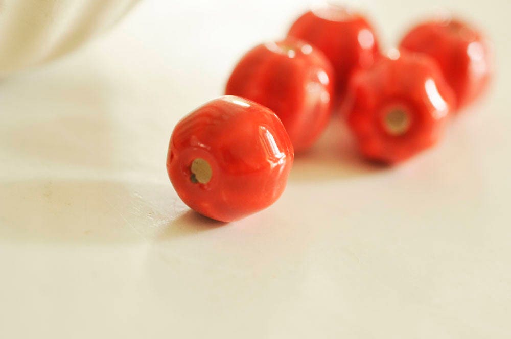Gingerlily perles G0703 porcelaine rouge 13mm striées x5