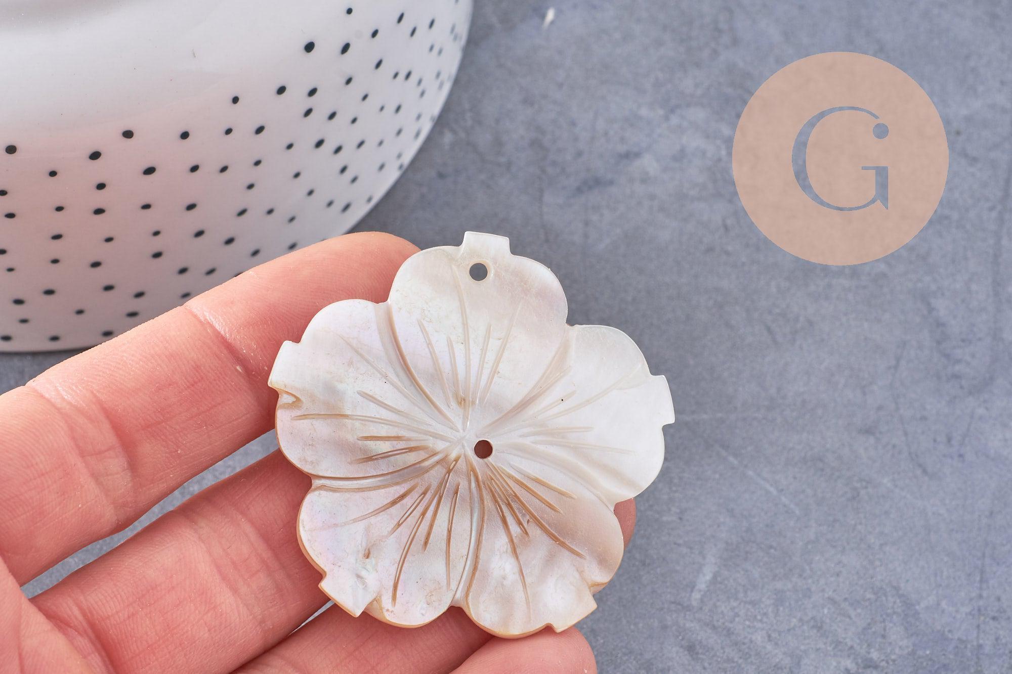 Gingerlily pendentif fleur nacre blanche 48mm x2 G10227