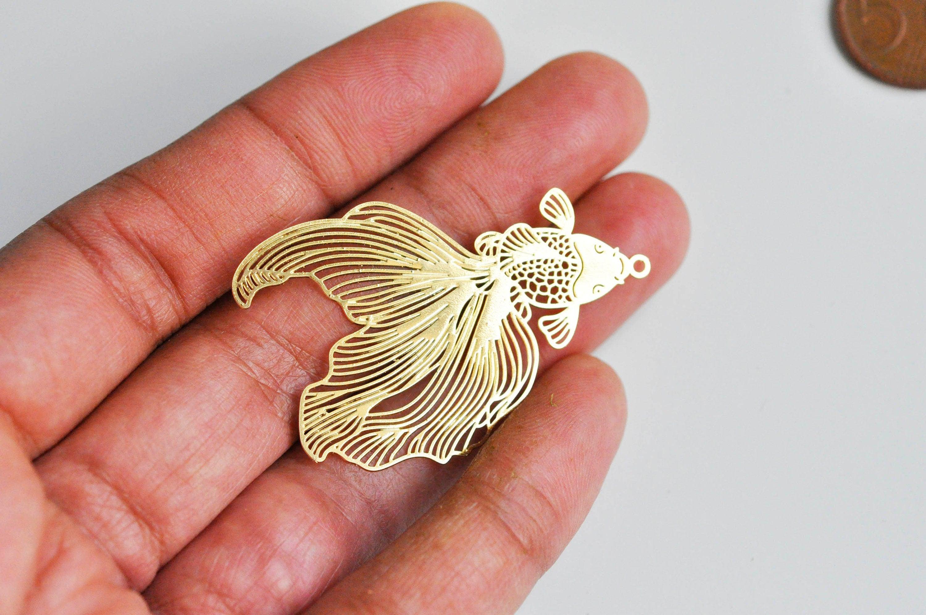Gingerlily Pendentif estampe poisson japonais doré 49mm x2