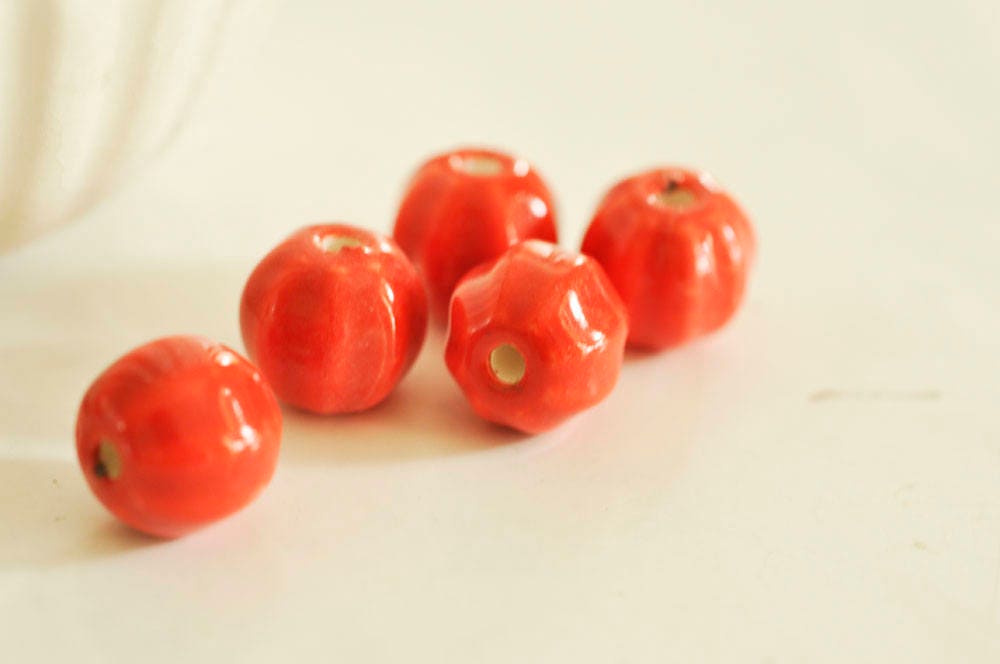Gingerlily perles G0703 porcelaine rouge 13mm striées x5