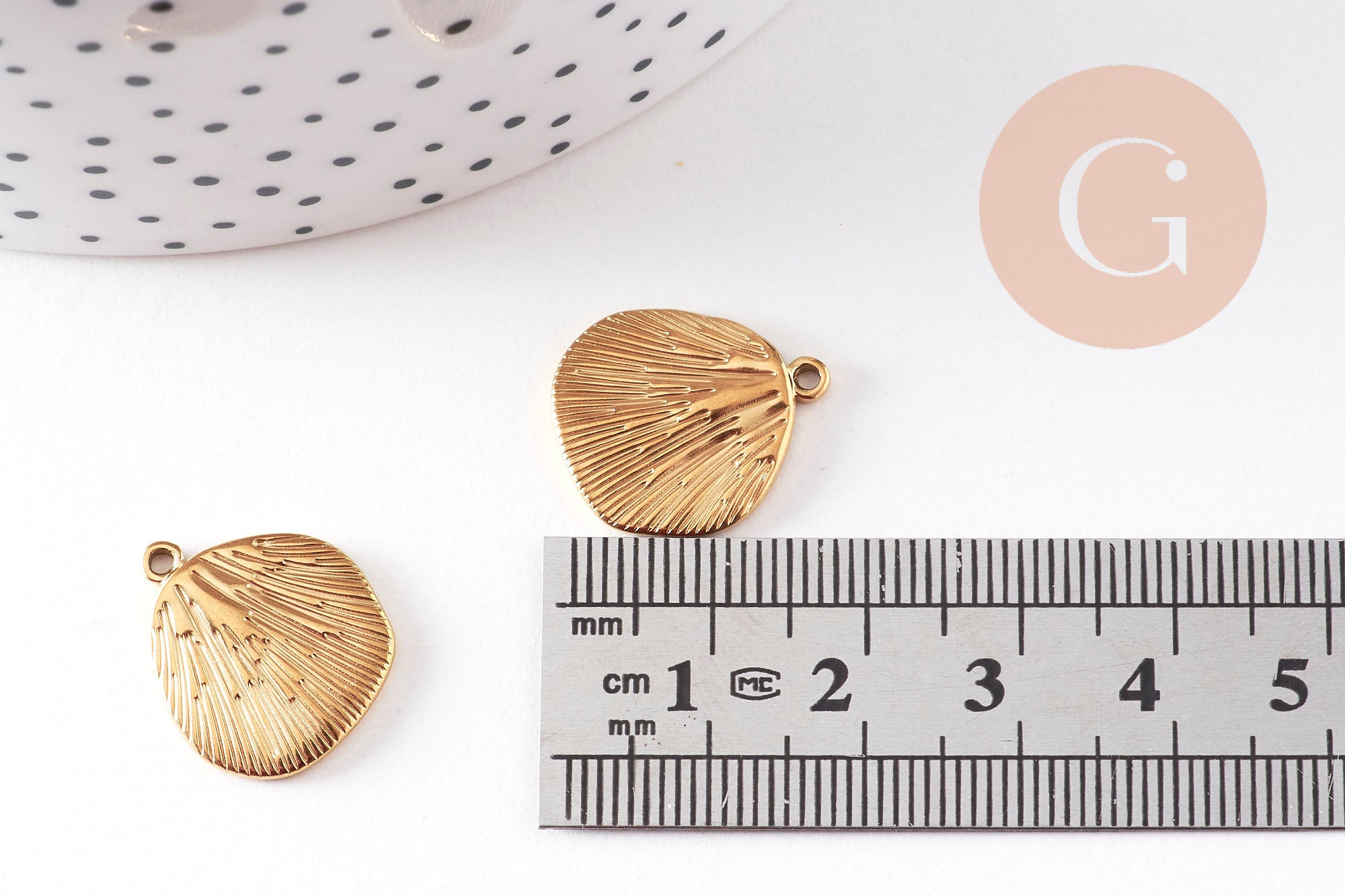 Gingerlily Pendentif coquillage feuille acier doré 18mm x1